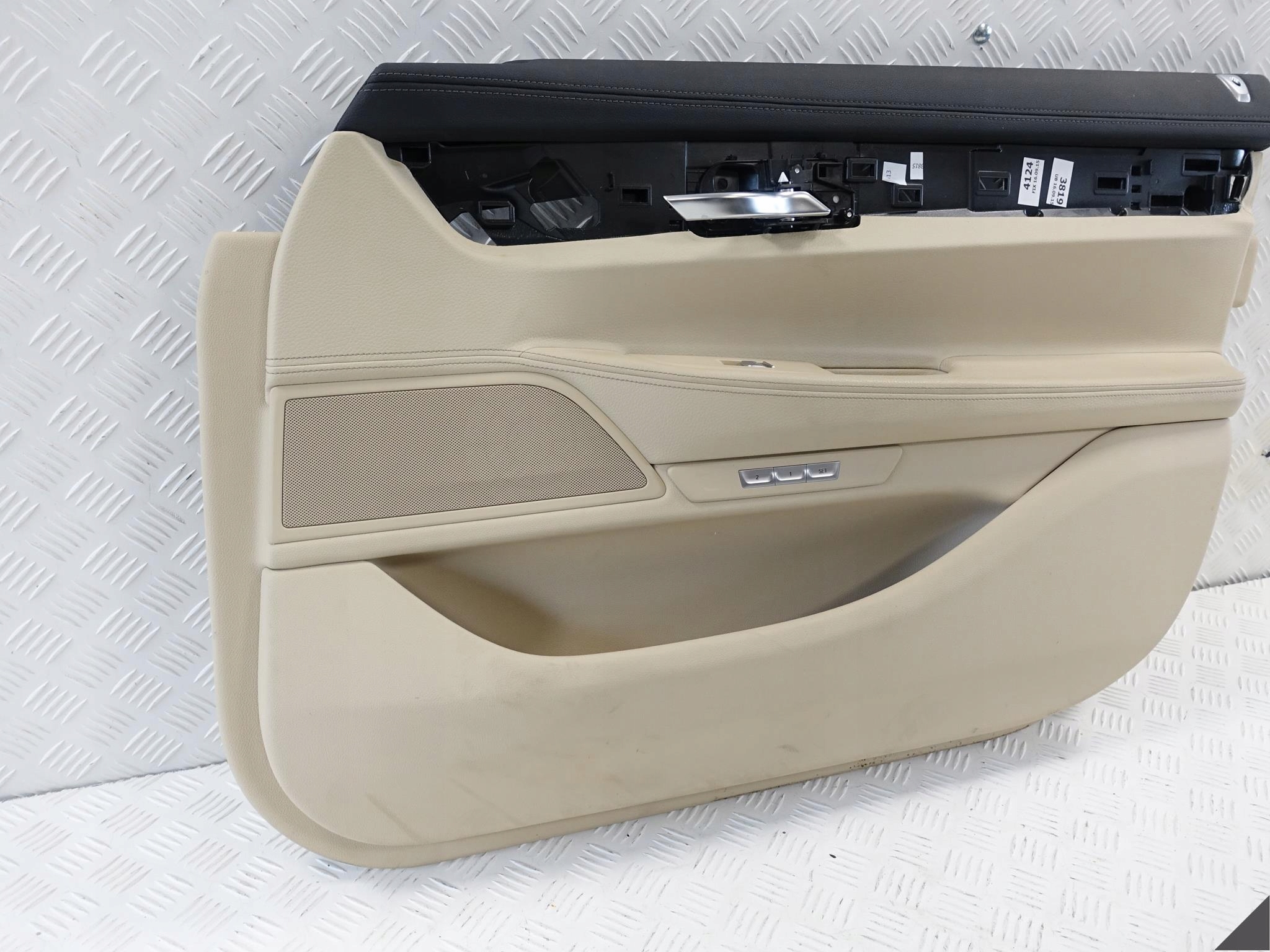 BMW 7 G11 G12 TAPICERKA PRAWA PRZÓD CANBERRABEIGE BMW 7 G11 G12 TAPICERKA PRAWA PRZÓD CANBERRABEIGE - obrazek 2