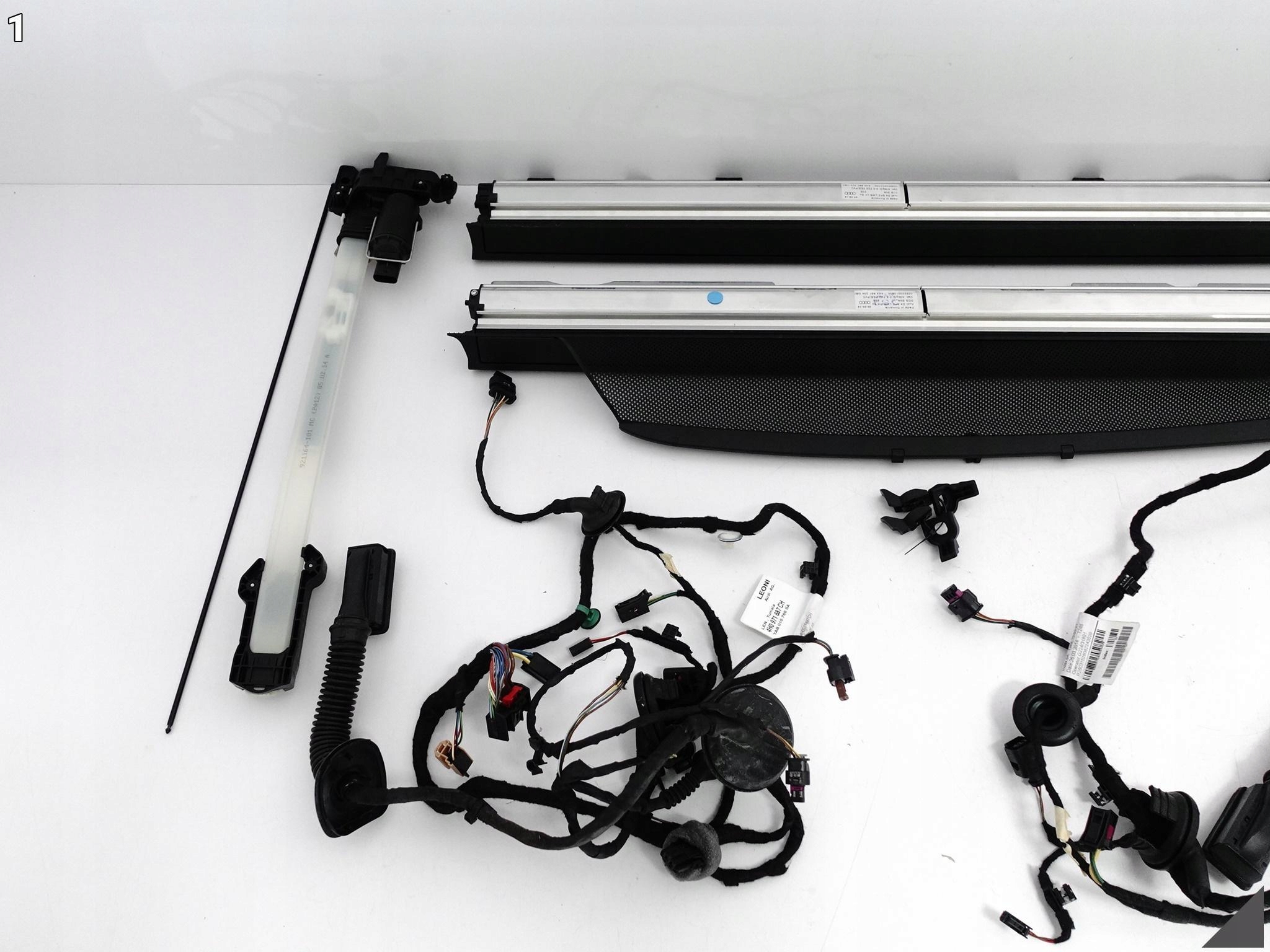 AUDI A8 4H0 4H4 D4 09-17 LIFT ROLETA DRZWI TYŁ INSTALACJA NAPĘD ZESTAW LONG AUDI A8 4H0 4H4 D4 09-17 LIFT ROLETA DRZWI TYŁ INSTALACJA NAPĘD ZESTAW LONG - obrazek 2
