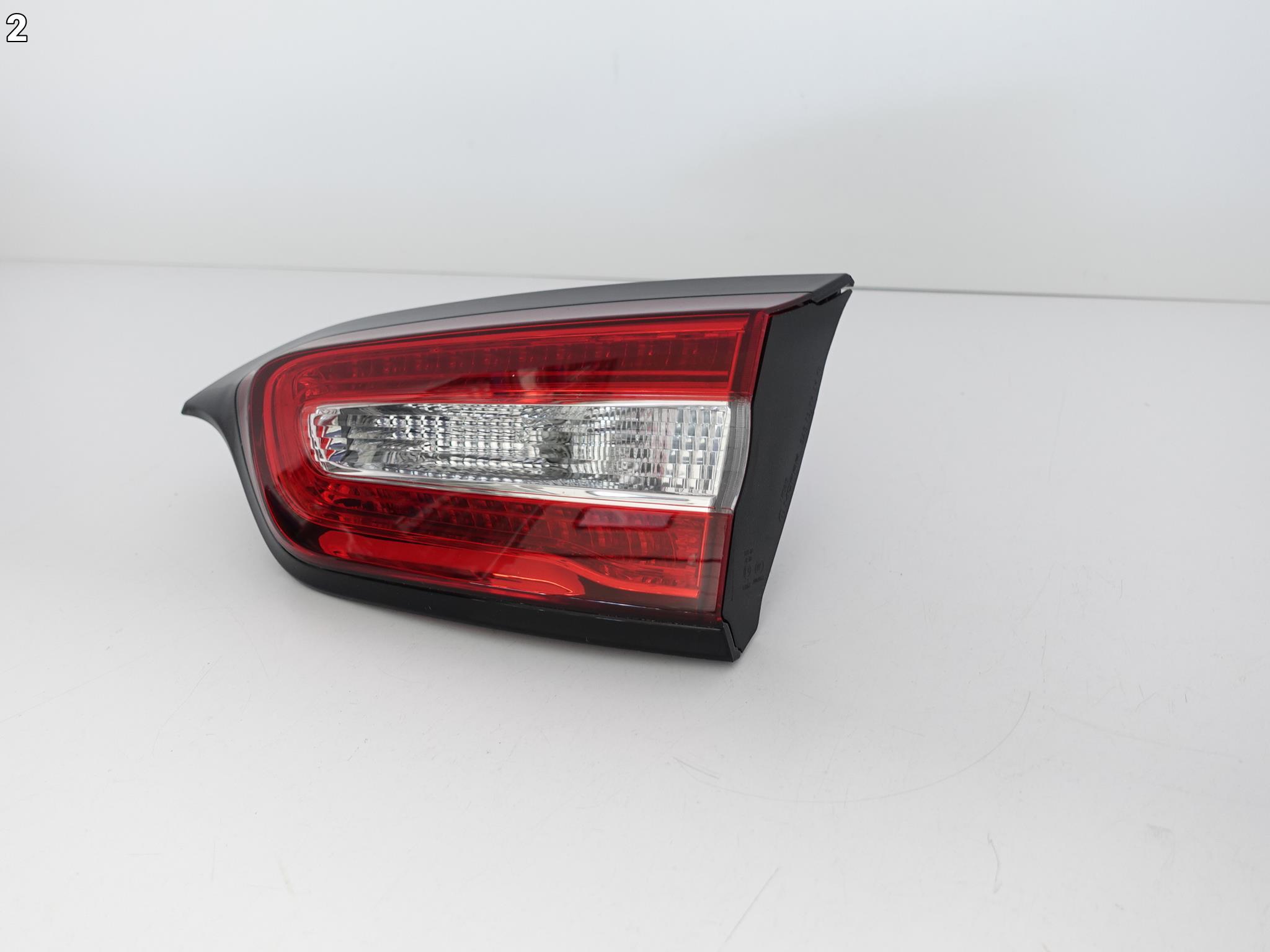 JEEP CHEROKEE KL 14-18 LAMPA PRAWA LED TYŁ W KLAPĘ JEEP CHEROKEE KL 14-18 LAMPA PRAWA LED TYŁ W KLAPĘ - obrazek 3