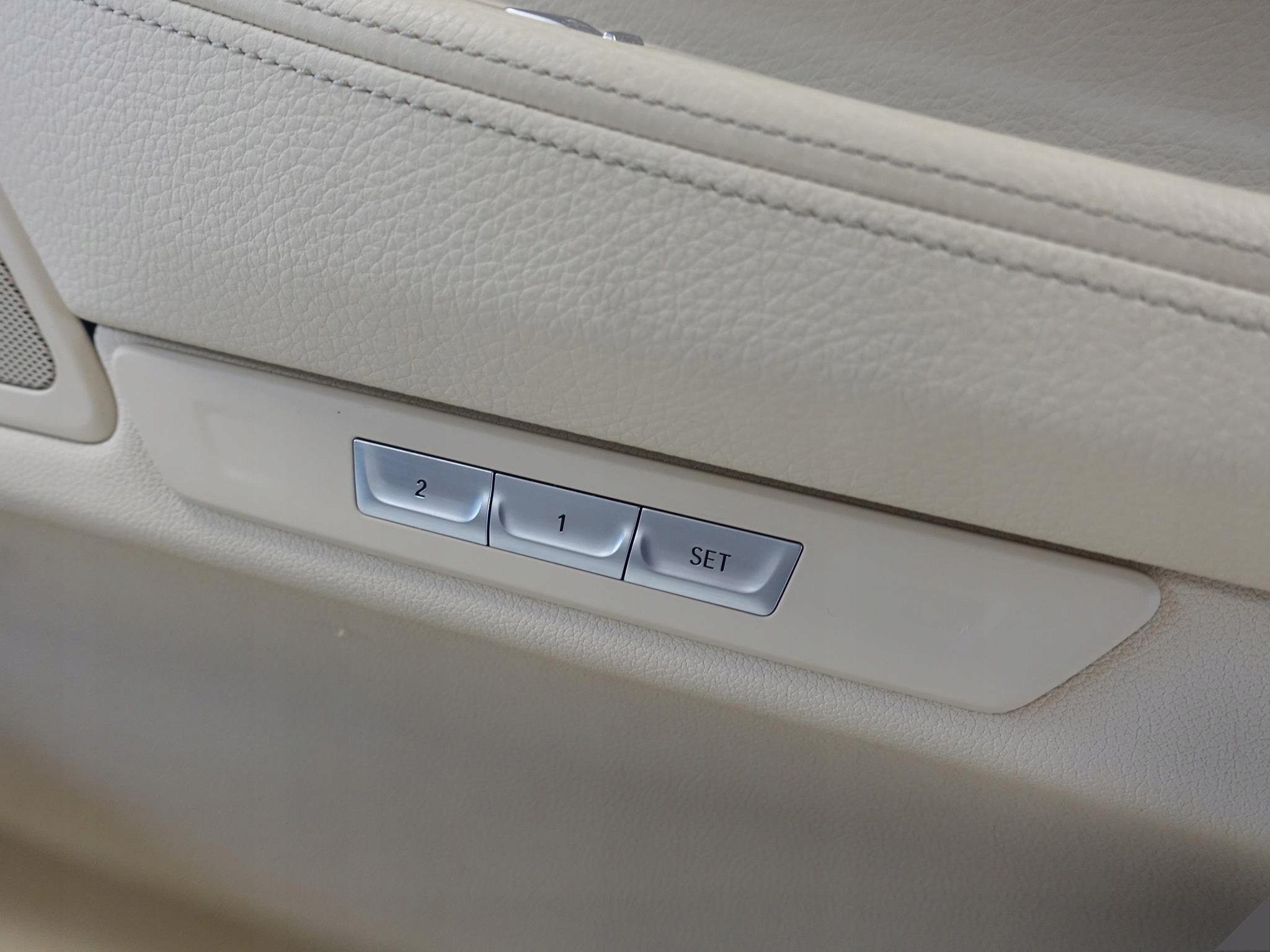 BMW 7 G11 G12 TAPICERKA PRAWA PRZÓD CANBERRABEIGE BMW 7 G11 G12 TAPICERKA PRAWA PRZÓD CANBERRABEIGE - obrazek 6