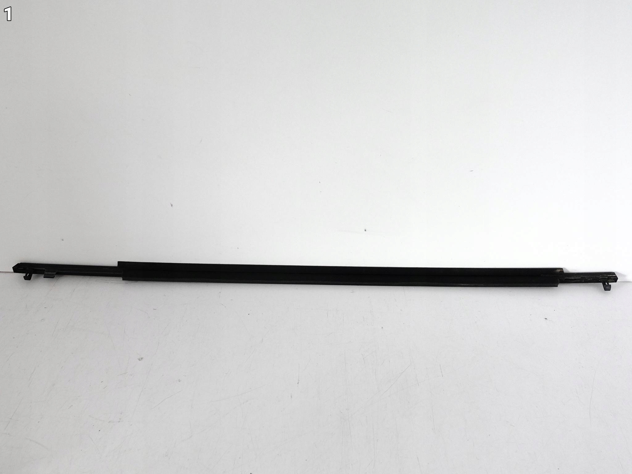 TOYOTA PRIUS III XW30 09-15 LIFT LISTWA ZGARNIAJĄCA SZYBY DRZWI LEWA TYŁ TOYOTA PRIUS III XW30 09-15 LIFT LISTWA ZGARNIAJĄCA SZYBY DRZWI LEWA TYŁ - obrazek 2