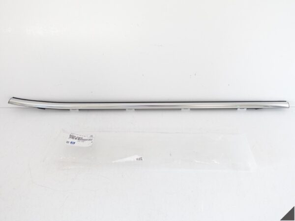HYUNDAI TUCSON III 3 15-20 LISTWA ZGARNIAJĄCA SZYBY DRZWI PRAWA TYŁ CHROM HYUNDAI TUCSON III 3 15-20 LISTWA ZGARNIAJĄCA SZYBY DRZWI PRAWA TYŁ CHROM