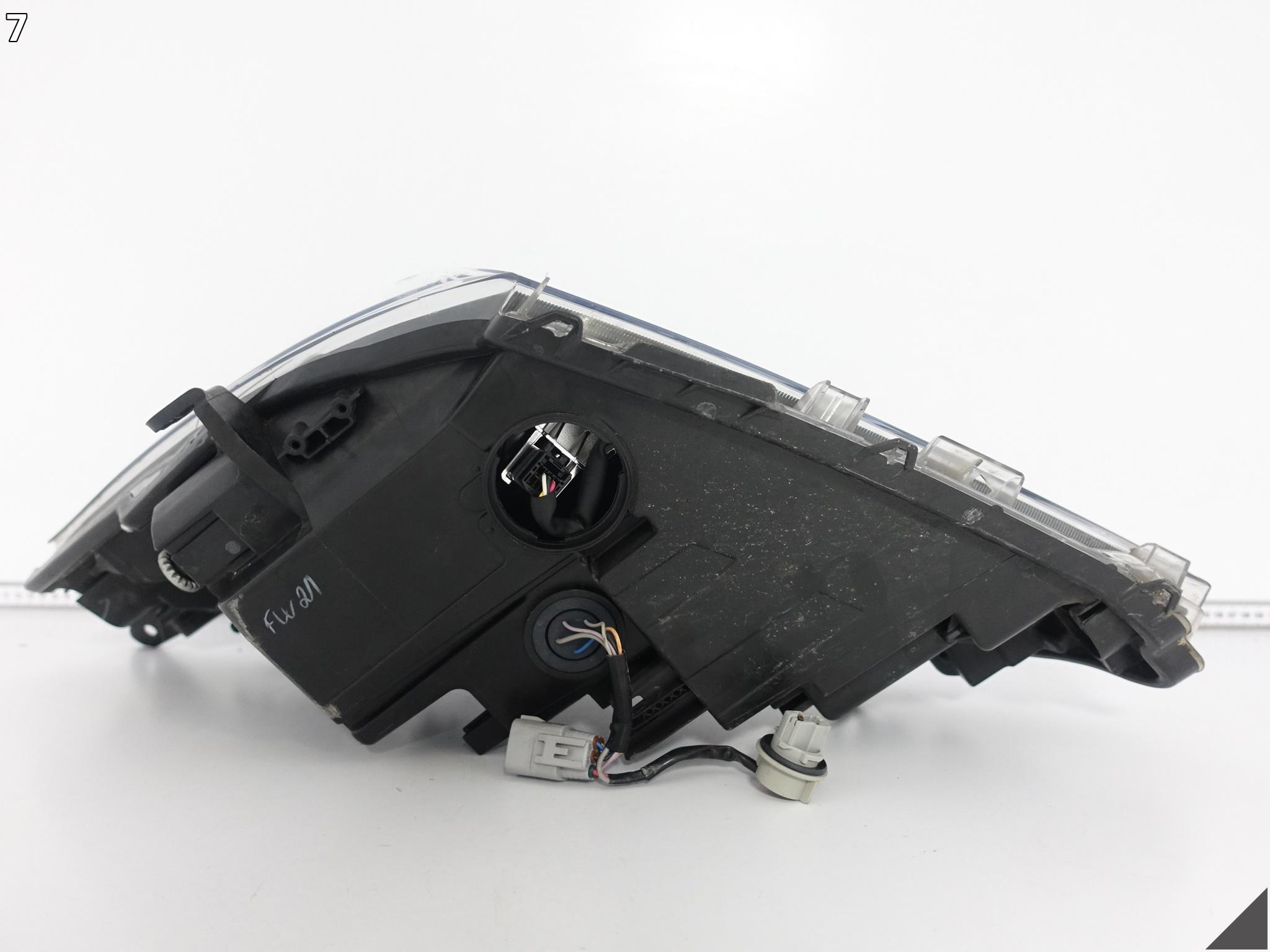 TOYOTA YARIS III 3 LIFT 17-19 LAMPA HALOGEN ZWYKŁA + LED PRAWA PRZÓD EUROPA TOYOTA YARIS III 3 LIFT 17-19 LAMPA HALOGEN ZWYKŁA + LED PRAWA PRZÓD EUROPA - obrazek 8