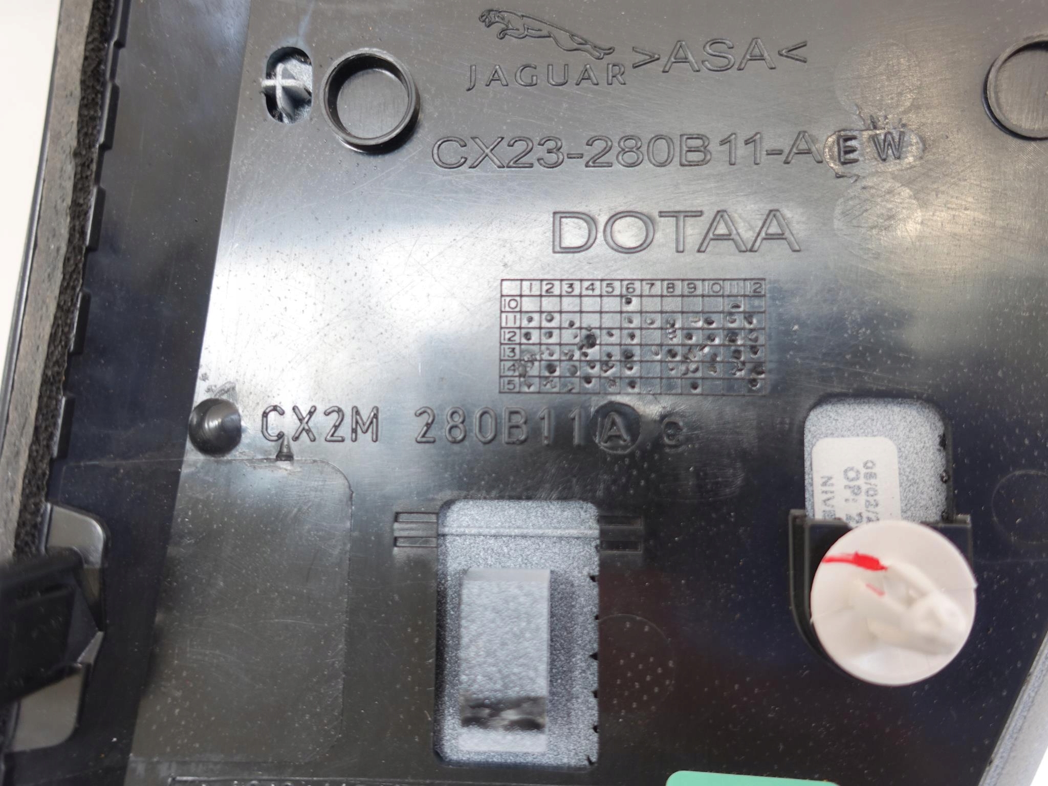 JAGUAR XF LIFT 11-15 LISTWA LEWA W BŁOTNIK PRZÓD JAGUAR XF LIFT 11-15 LISTWA LEWA W BŁOTNIK PRZÓD - obrazek 5