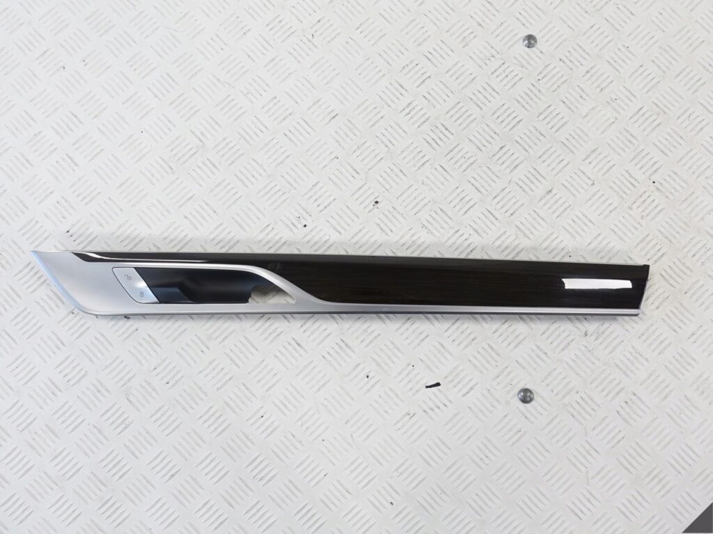 BMW 7 G11 G12 DEKOR LISTWA OZDOBNA PRAWA PRZÓD BMW 7 G11 G12 DEKOR LISTWA OZDOBNA PRAWA PRZÓD