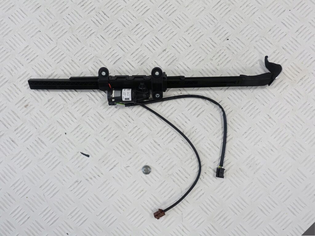 BMW M2 F87 M4 F82 4 F32 PODAJNIK PASA PRAWY PRZÓD