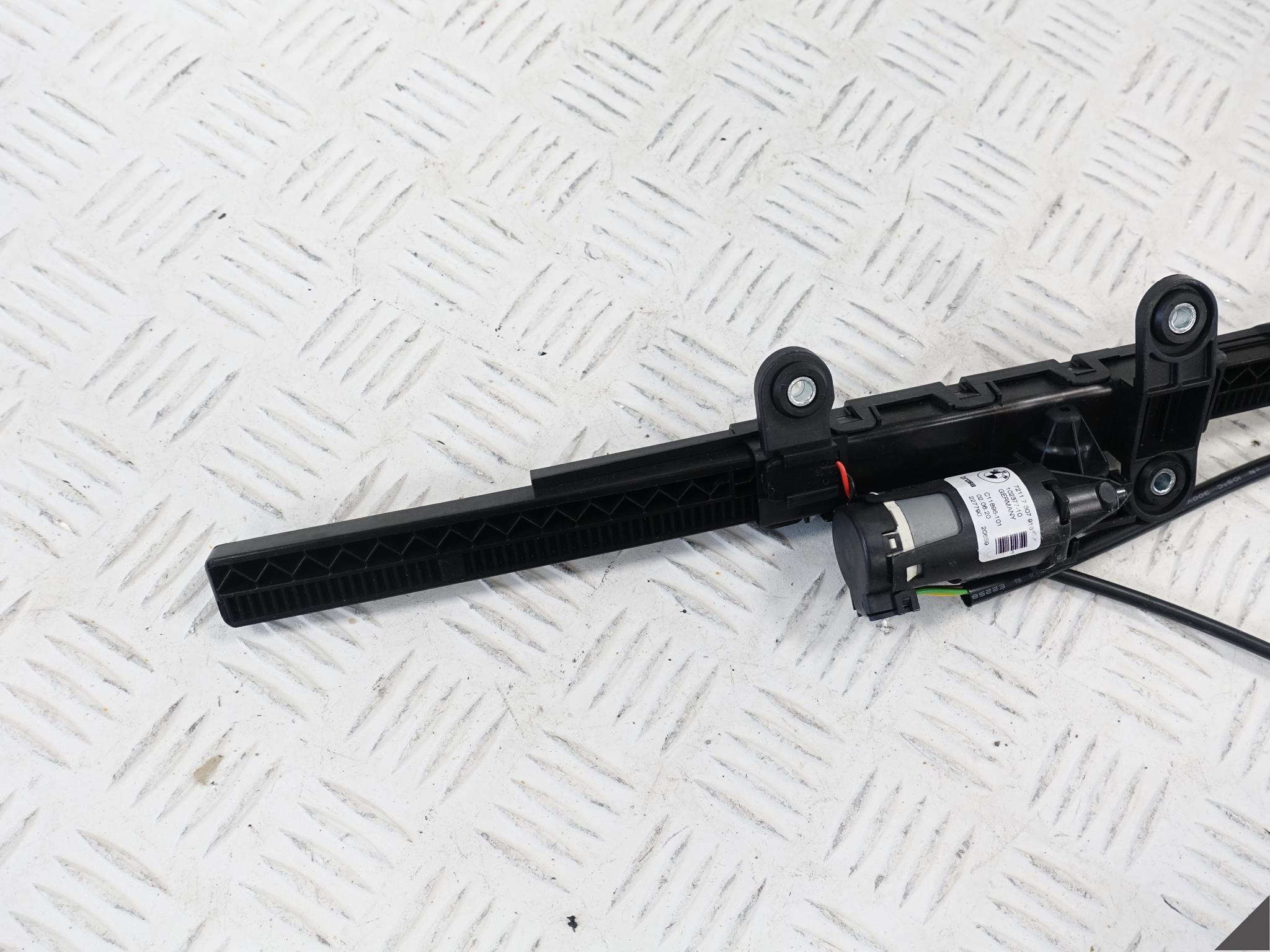 BMW M2 F87 M4 F82 4 F32 PODAJNIK PASA PRAWY PRZÓD BMW M2 F87 M4 F82 4 F32 PODAJNIK PASA PRAWY PRZÓD - obrazek 2