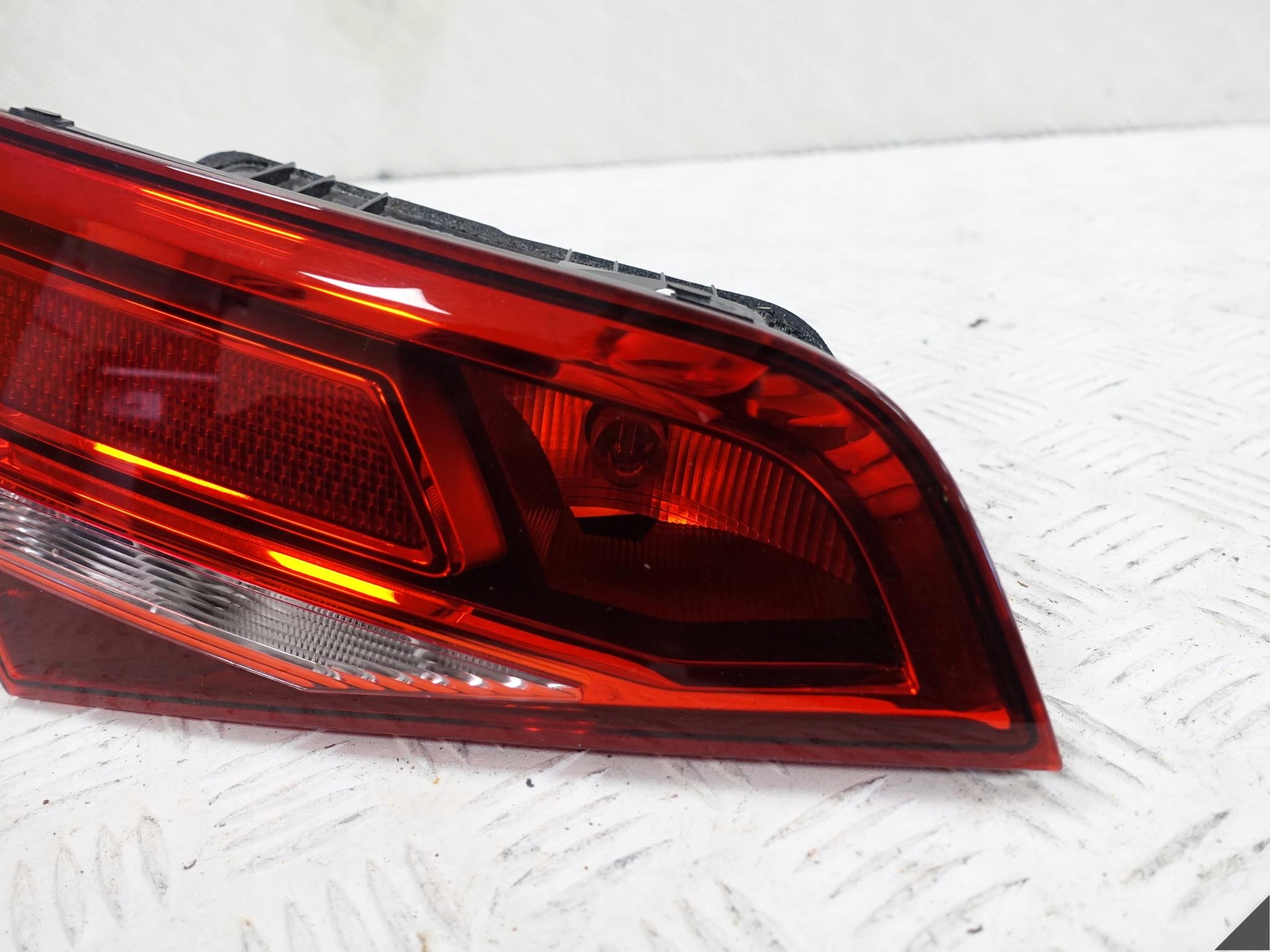 AUDI A3 8V4 LIFT 17- SPORTBACK KLAPA LED LEWA TYŁ AUDI A3 8V4 LIFT 17- SPORTBACK KLAPA LED LEWA TYŁ - obrazek 3