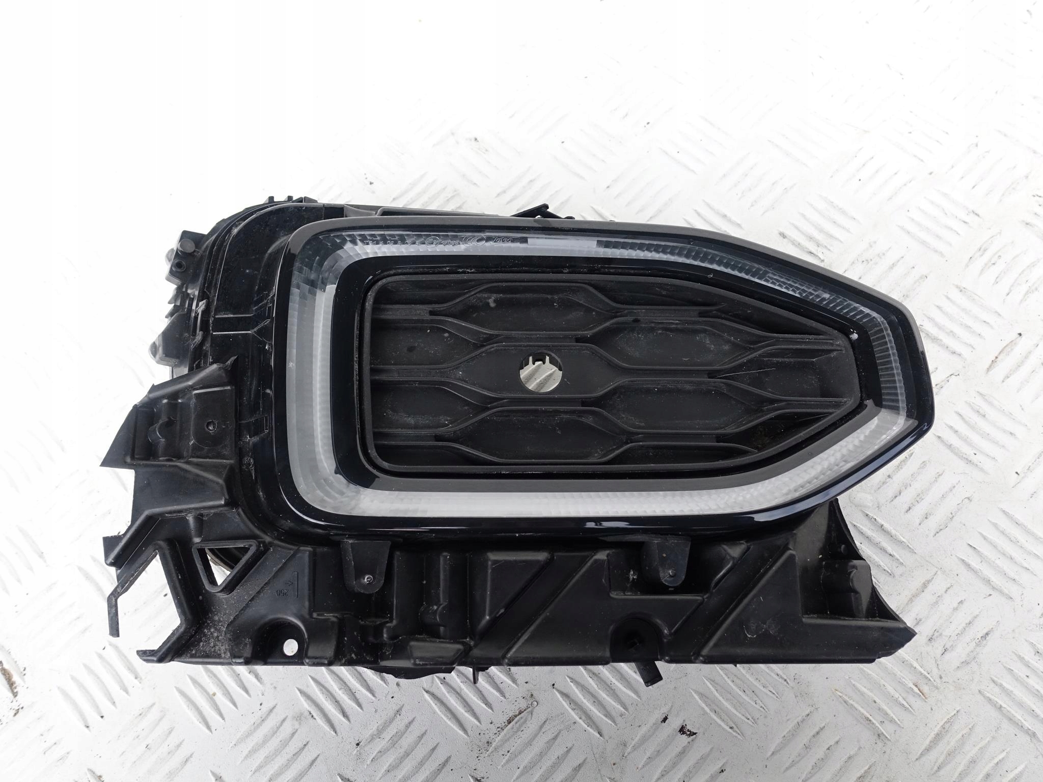 VW T-ROC LED DRL HALOGEN PRAWY 2GA941056 VW T-ROC LED DRL HALOGEN PRAWY 2GA941056