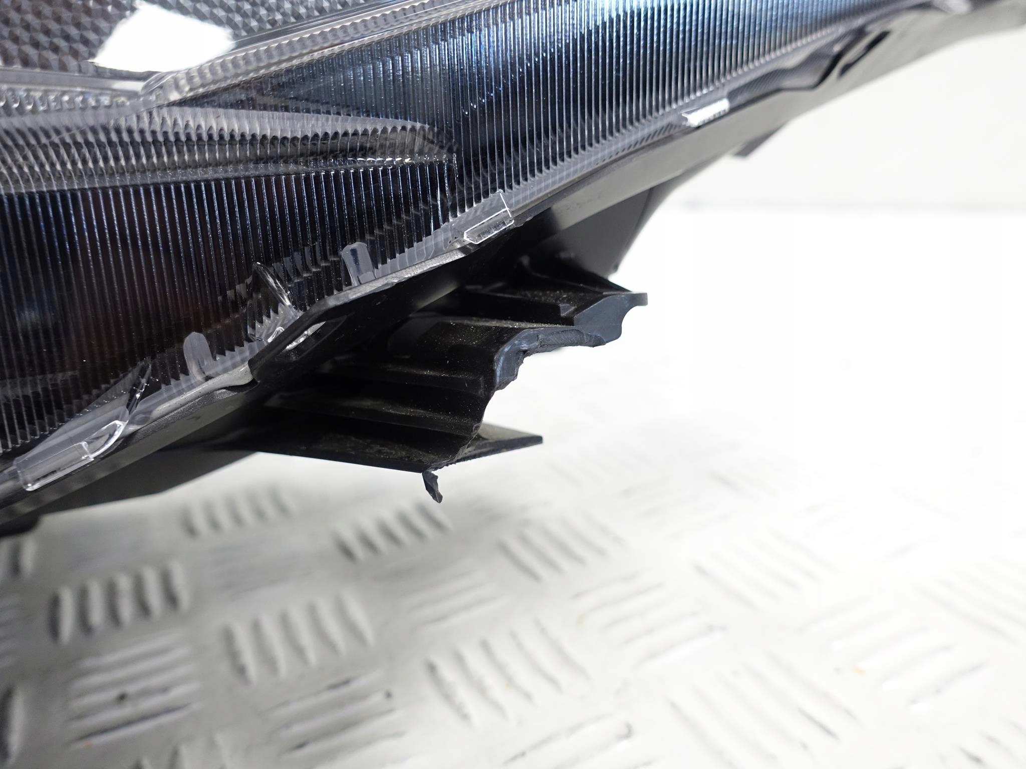 MITSUBISHI ECLIPSE CROSS 18- ZWYKŁA + LED LEWA EU LAMPA MITSUBISHI ECLIPSE CROSS 18- ZWYKŁA + LED LEWA EU LAMPA - obrazek 4