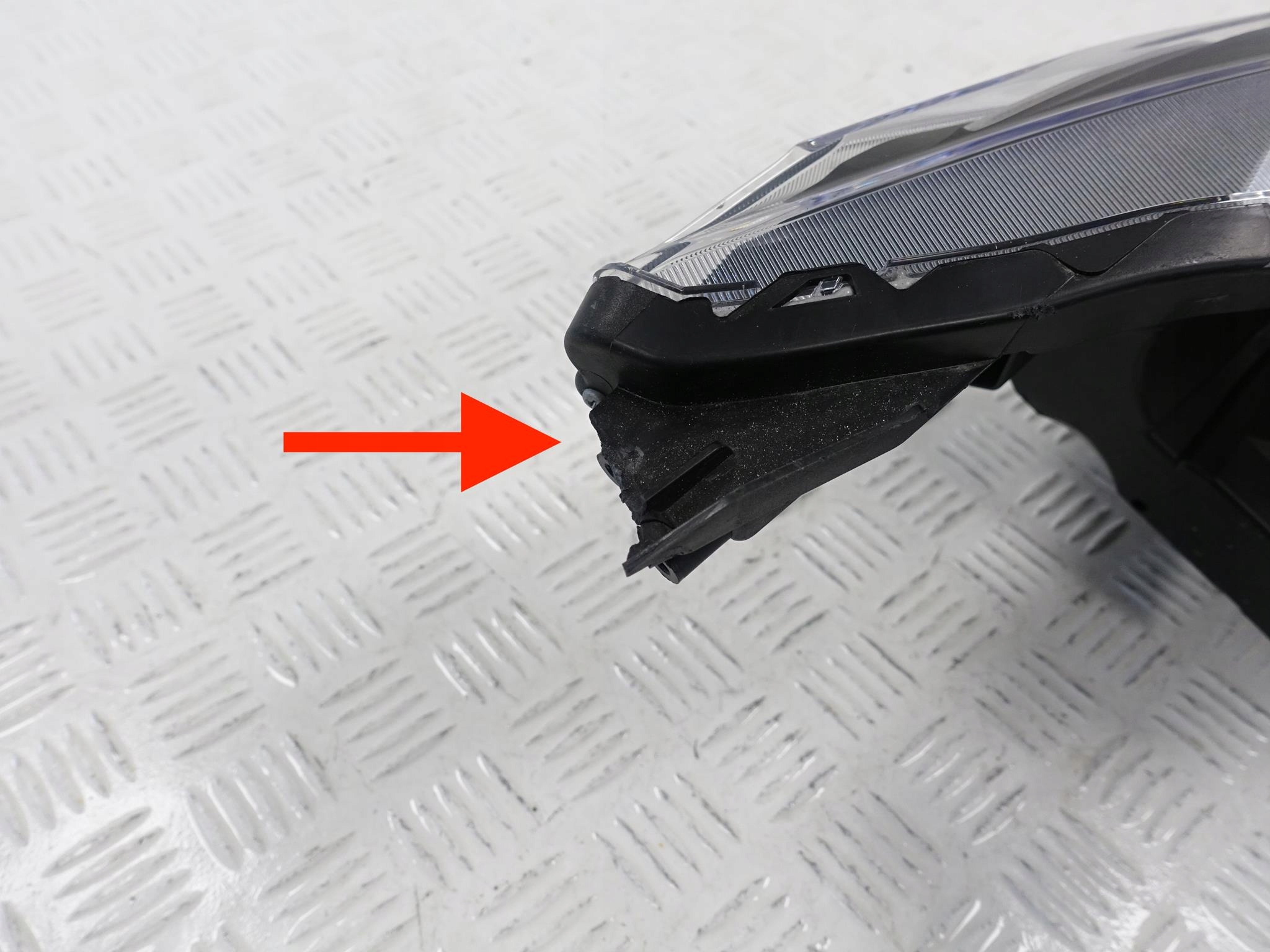 MITSUBISHI ECLIPSE CROSS 18- ZWYKŁA + LED LEWA EU LAMPA MITSUBISHI ECLIPSE CROSS 18- ZWYKŁA + LED LEWA EU LAMPA - obrazek 6