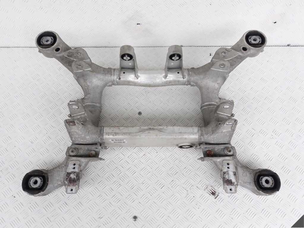 BMW F10 F11 F07 WÓZEK SANKI BELKA TYŁ 6798545 BMW F10 F11 F07 WÓZEK SANKI BELKA TYŁ 6798545
