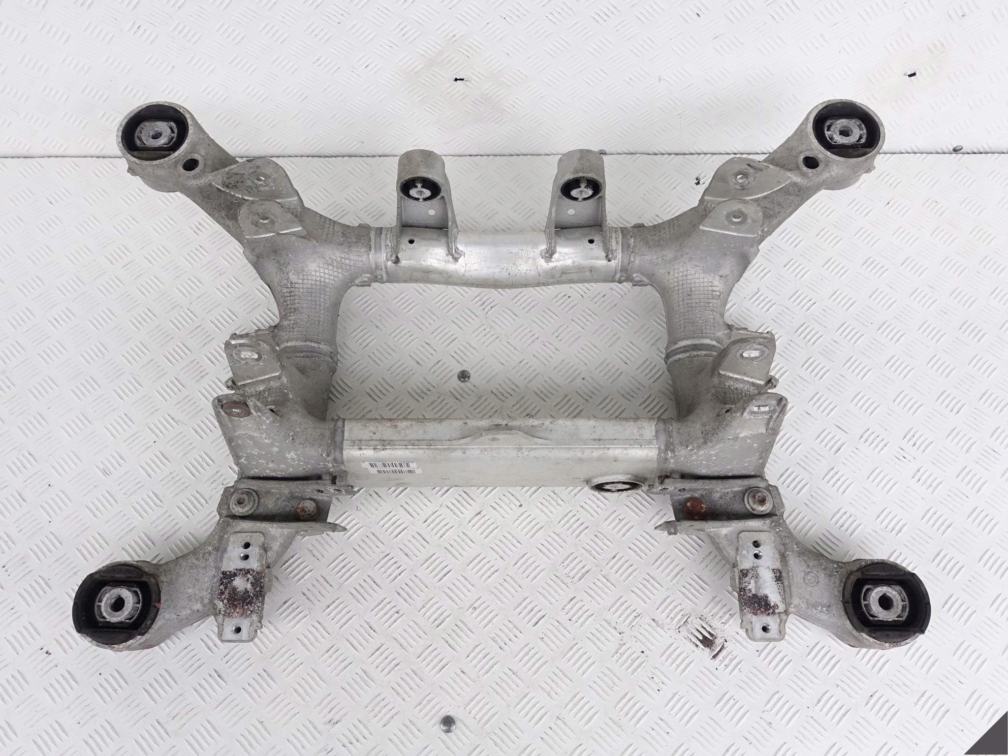 BMW F10 F11 F07 WÓZEK SANKI BELKA TYŁ 6798545 BMW F10 F11 F07 WÓZEK SANKI BELKA TYŁ 6798545