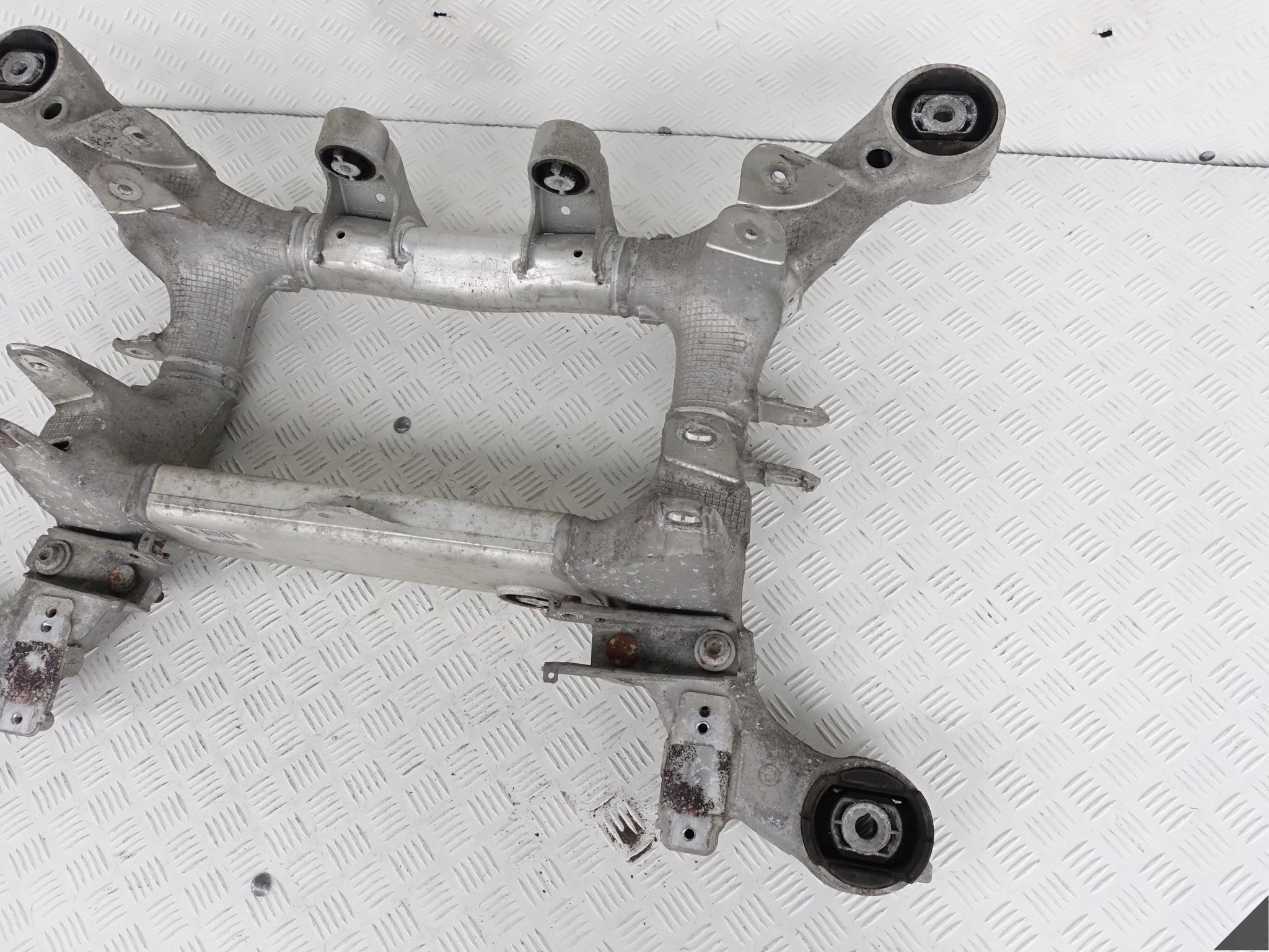 BMW F10 F11 F07 WÓZEK SANKI BELKA TYŁ 6798545 BMW F10 F11 F07 WÓZEK SANKI BELKA TYŁ 6798545 - obrazek 3