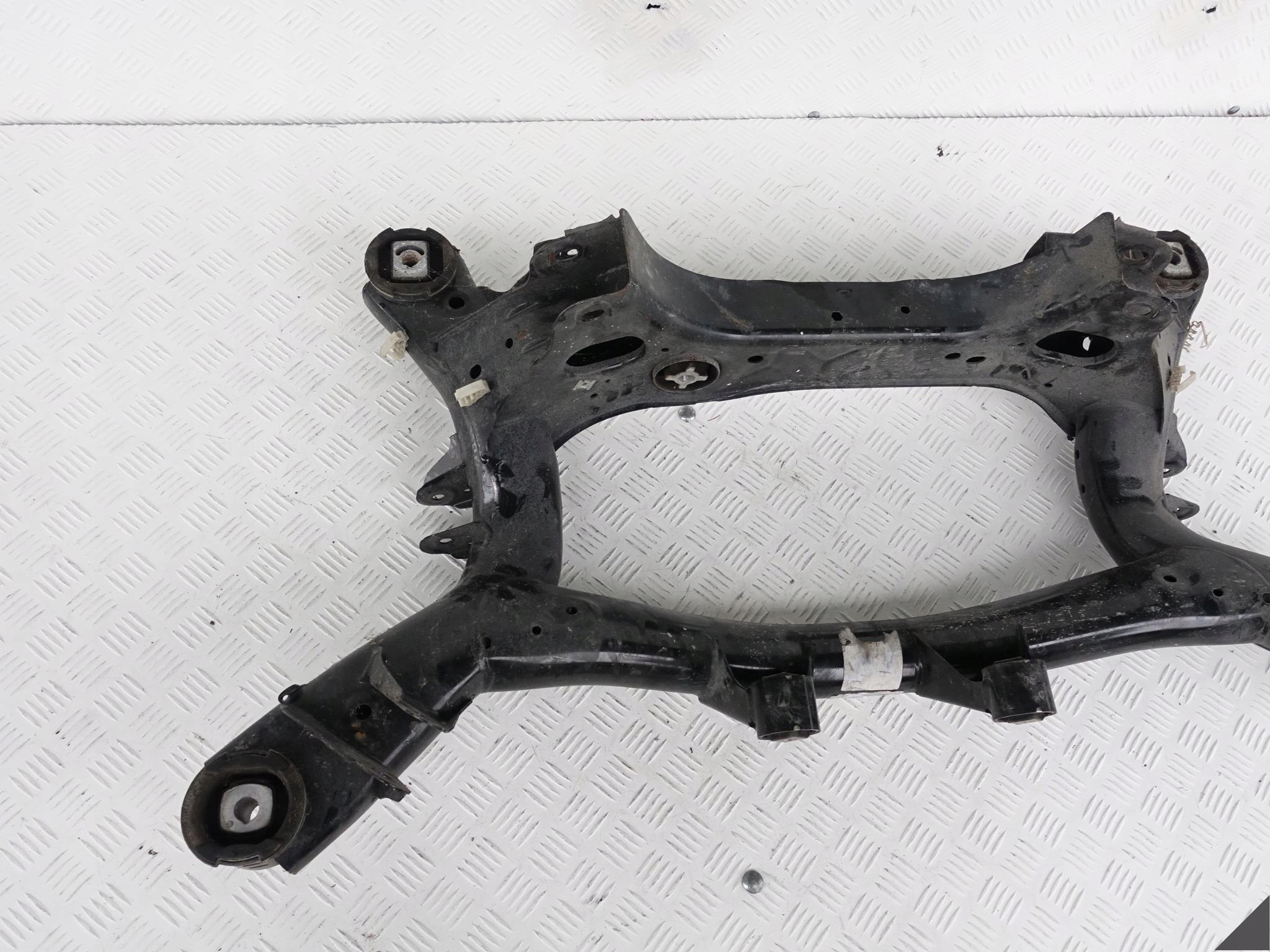 BMW F31 F33 F36 WÓZEK SANKI BELKA TYŁ 6792507 BMW F31 F33 F36 WÓZEK SANKI BELKA TYŁ 6792507 - obrazek 2