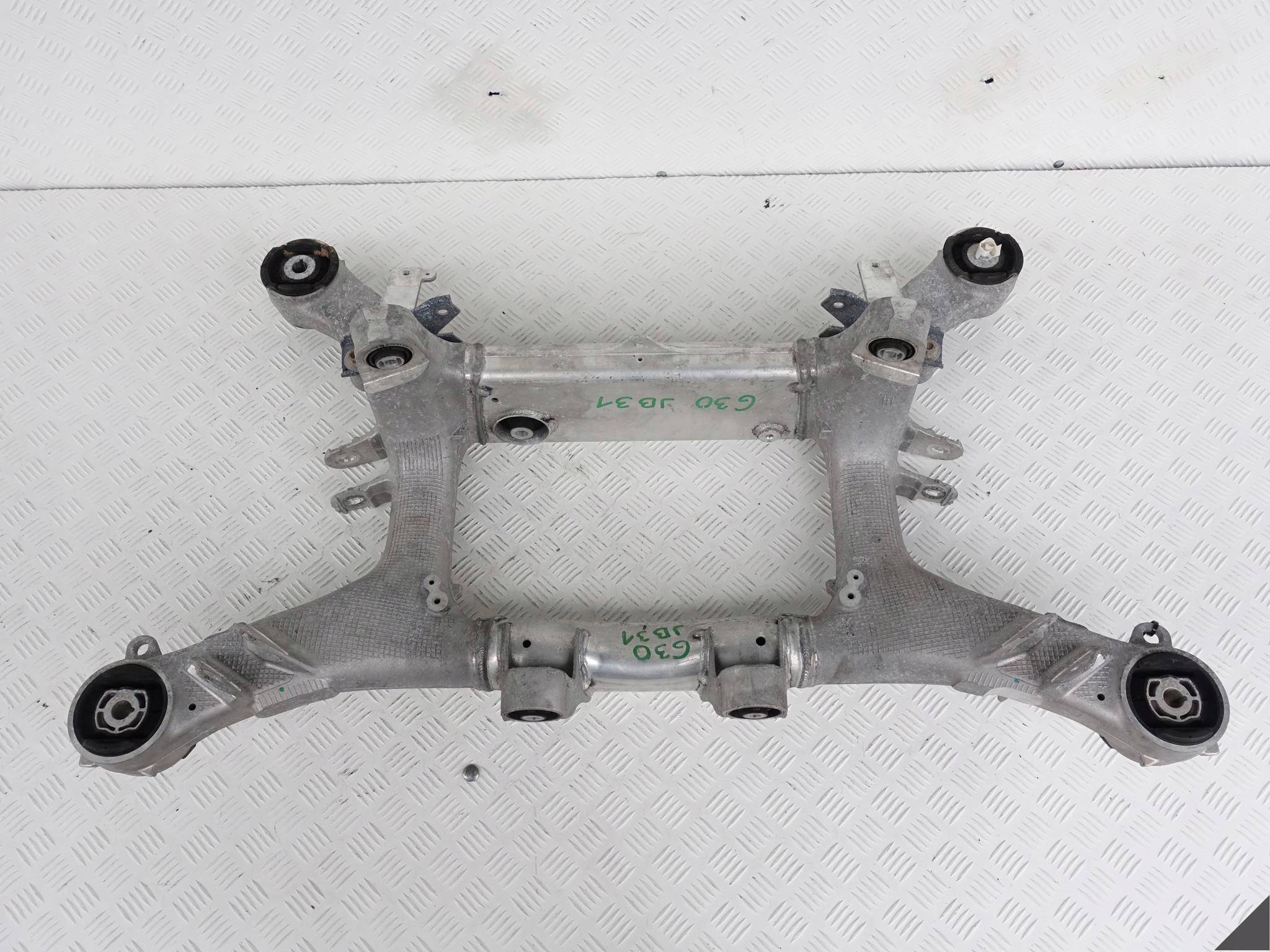 BMW G30 SEDAN G11 G12 G16 WÓZEK SANKI BELKA TYŁ BMW G30 SEDAN G11 G12 G16 WÓZEK SANKI BELKA TYŁ