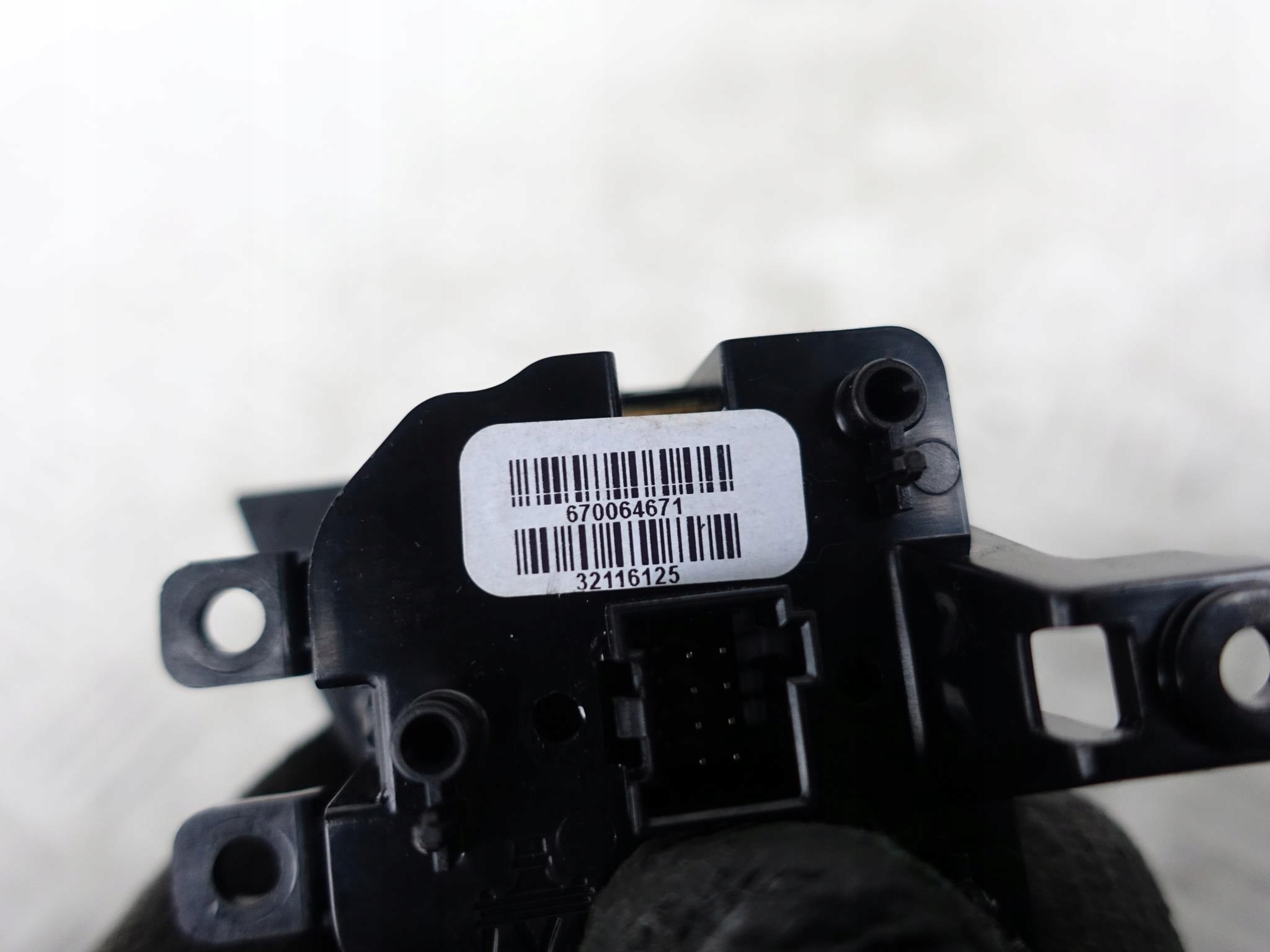 MASERATI LEVANTE WŁĄCZNIK ZAWIESZENIA 670064671 MASERATI LEVANTE WŁĄCZNIK ZAWIESZENIA 670064671 - obrazek 3