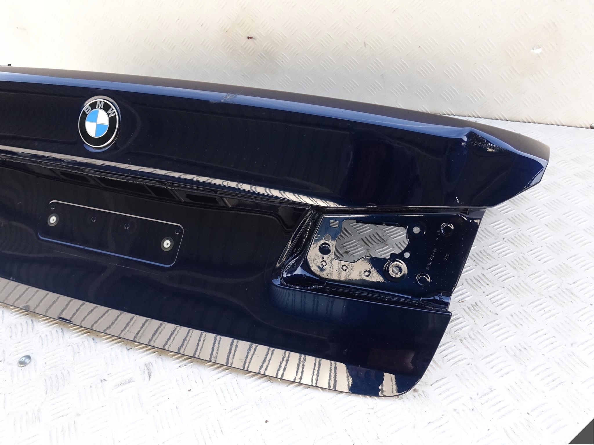 BMW 5 G30 M5 F90 SEDAN POKRYWA BAGAŻNIKA TYŁ BMW 5 G30 M5 F90 SEDAN POKRYWA BAGAŻNIKA TYŁ - obrazek 6