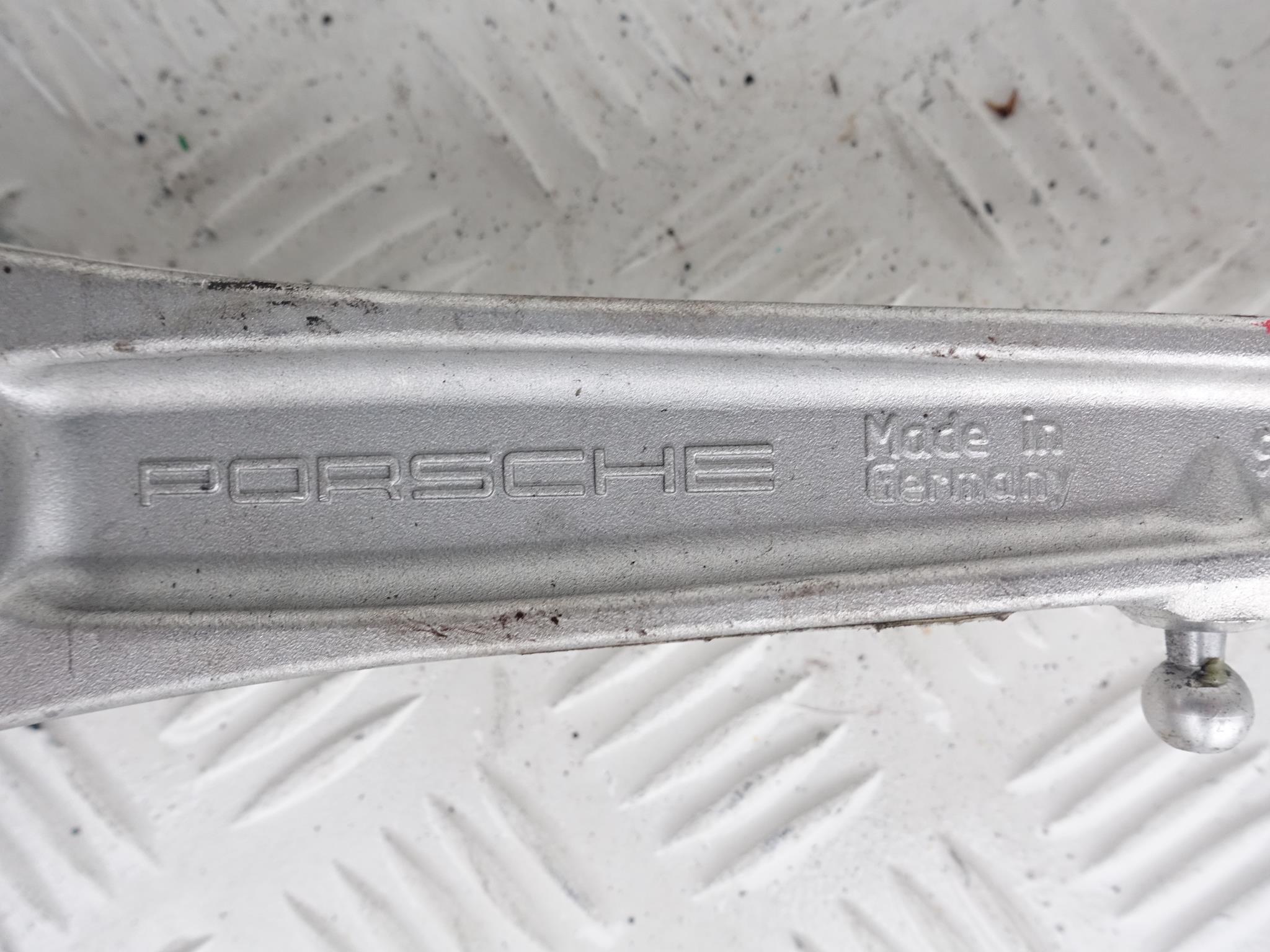 PORSCHE 918 SPYDER WAHACZ GÓRNY TYŁ L=R PORSCHE 918 SPYDER WAHACZ GÓRNY TYŁ L=R - obrazek 8