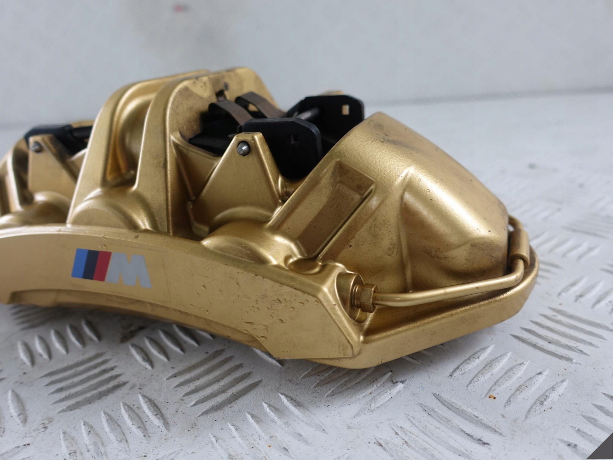 M5 F90 M8 F91 F92 GOLD ZACISK+KLOCKI PRZÓD L LUB P M5 F90 M8 F91 F92 GOLD ZACISK+KLOCKI PRZÓD L LUB P - obrazek 11