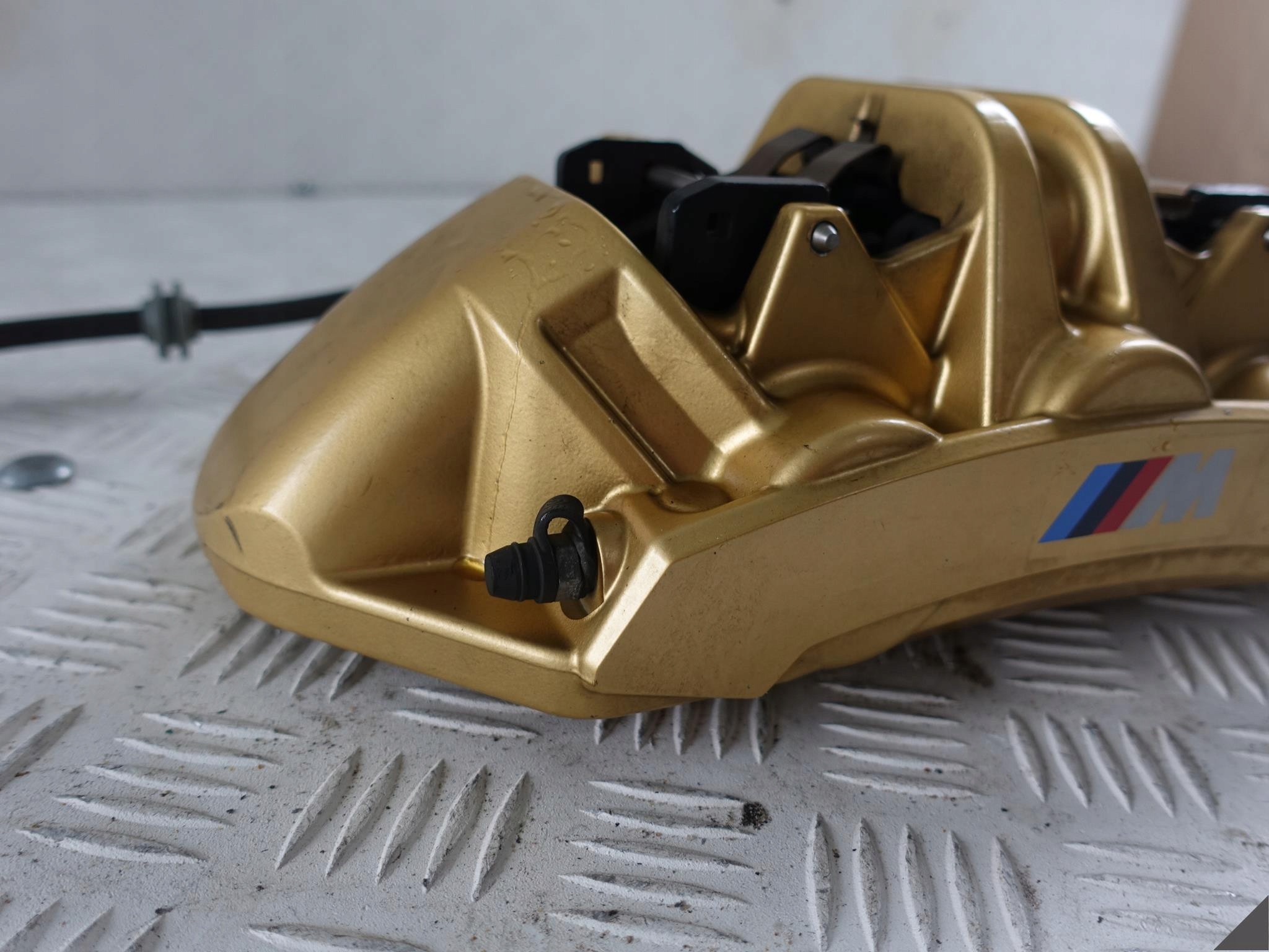 M5 F90 M8 F91 F92 GOLD ZACISK+KLOCKI PRZÓD L LUB P M5 F90 M8 F91 F92 GOLD ZACISK+KLOCKI PRZÓD L LUB P - obrazek 10
