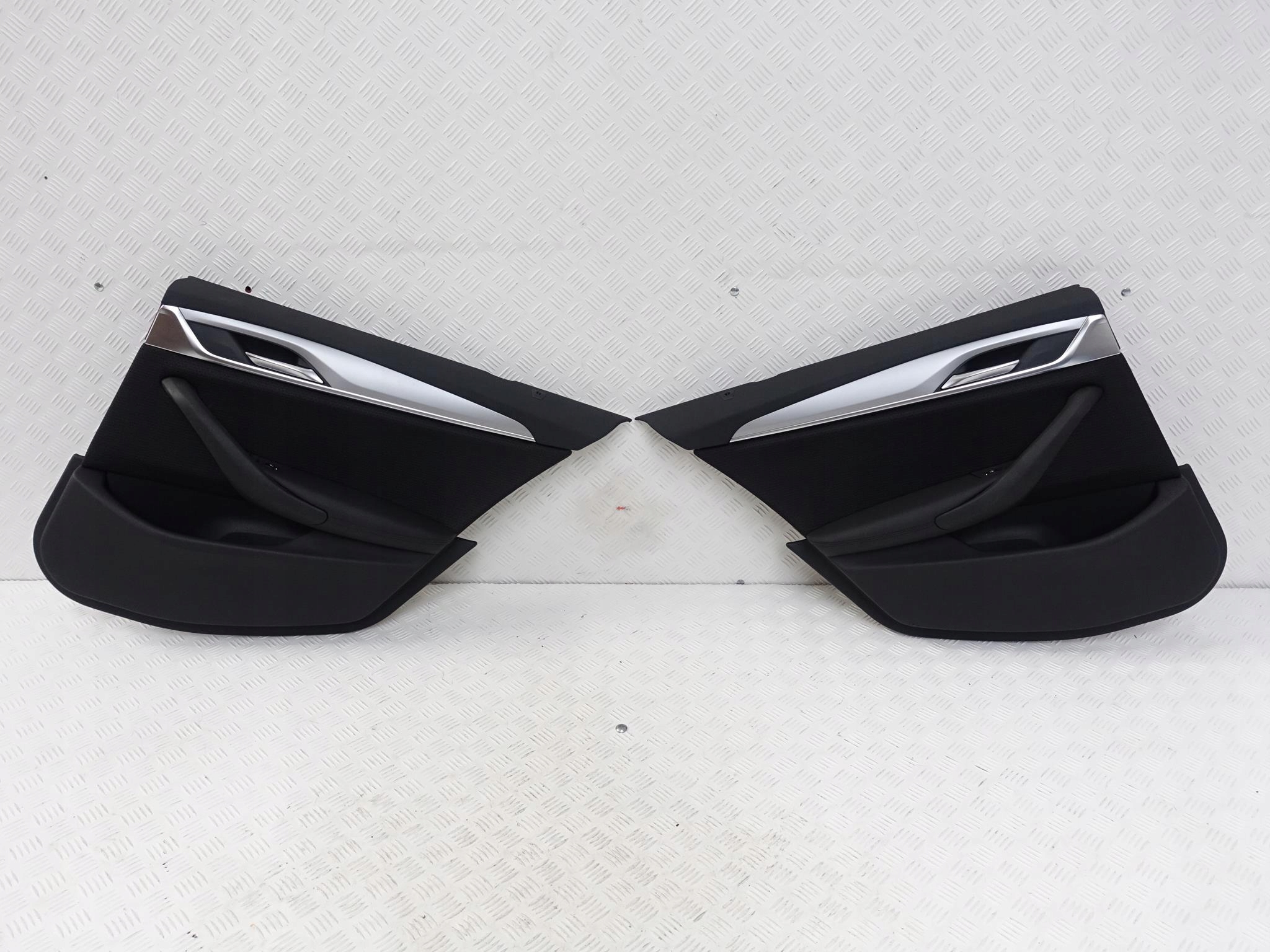 BMW 5 G30 G31 PRAWA LEWA TYŁ TAPICERKA SKÓRA BMW 5 G30 G31 PRAWA LEWA TYŁ TAPICERKA SKÓRA