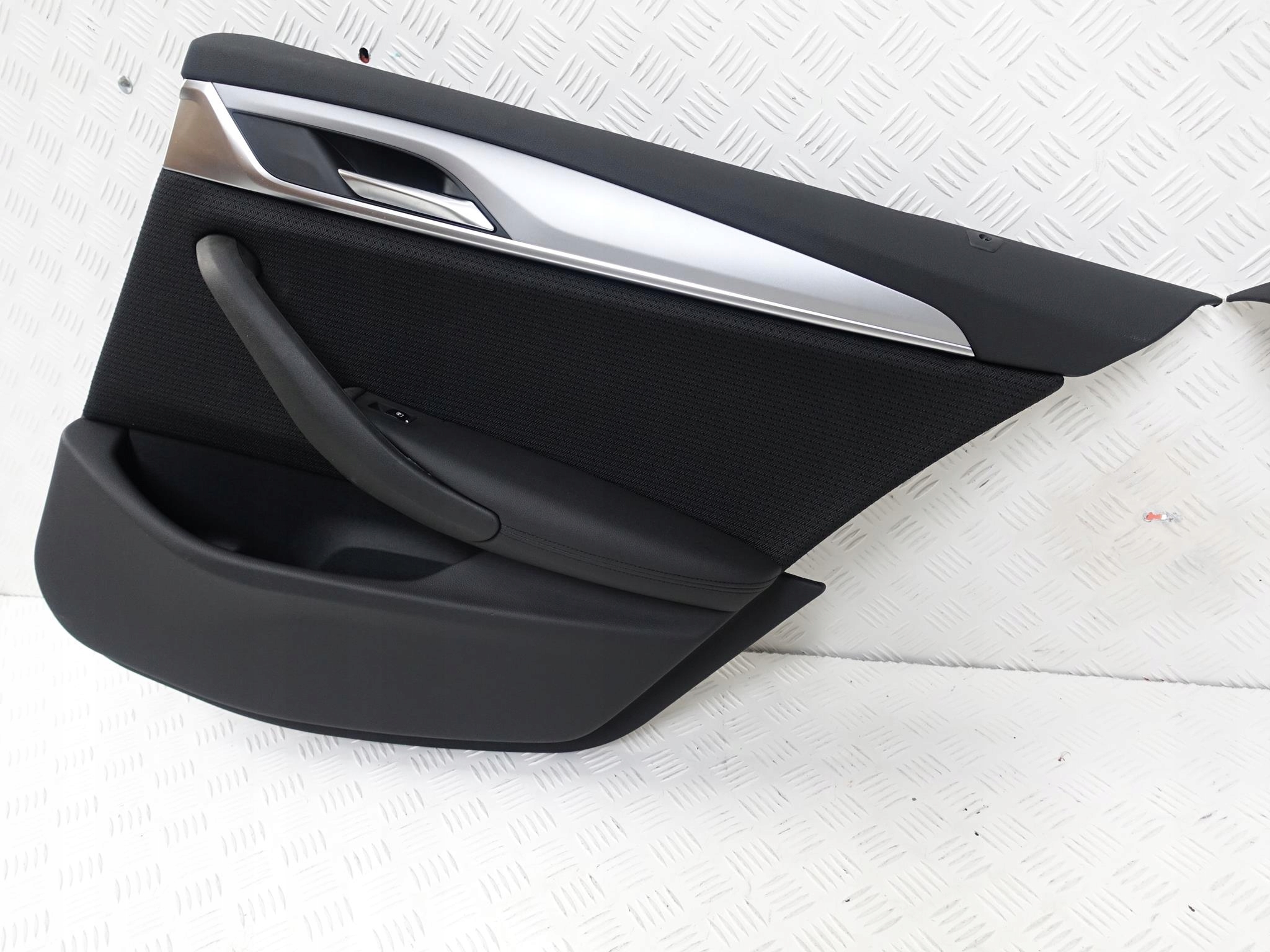 BMW 5 G30 G31 PRAWA LEWA TYŁ TAPICERKA SKÓRA BMW 5 G30 G31 PRAWA LEWA TYŁ TAPICERKA SKÓRA - obrazek 3