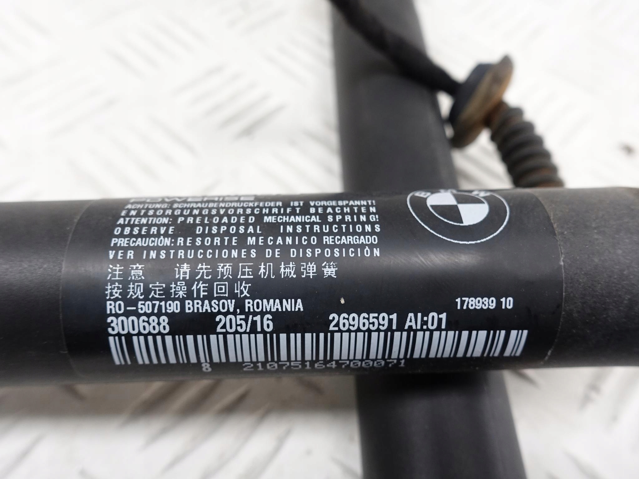 BMW 2 F46 GRAN TOURER NAPĘD ŚRUBOWY SIŁOWNIK TYŁ BMW 2 F46 GRAN TOURER NAPĘD ŚRUBOWY SIŁOWNIK TYŁ - obrazek 3