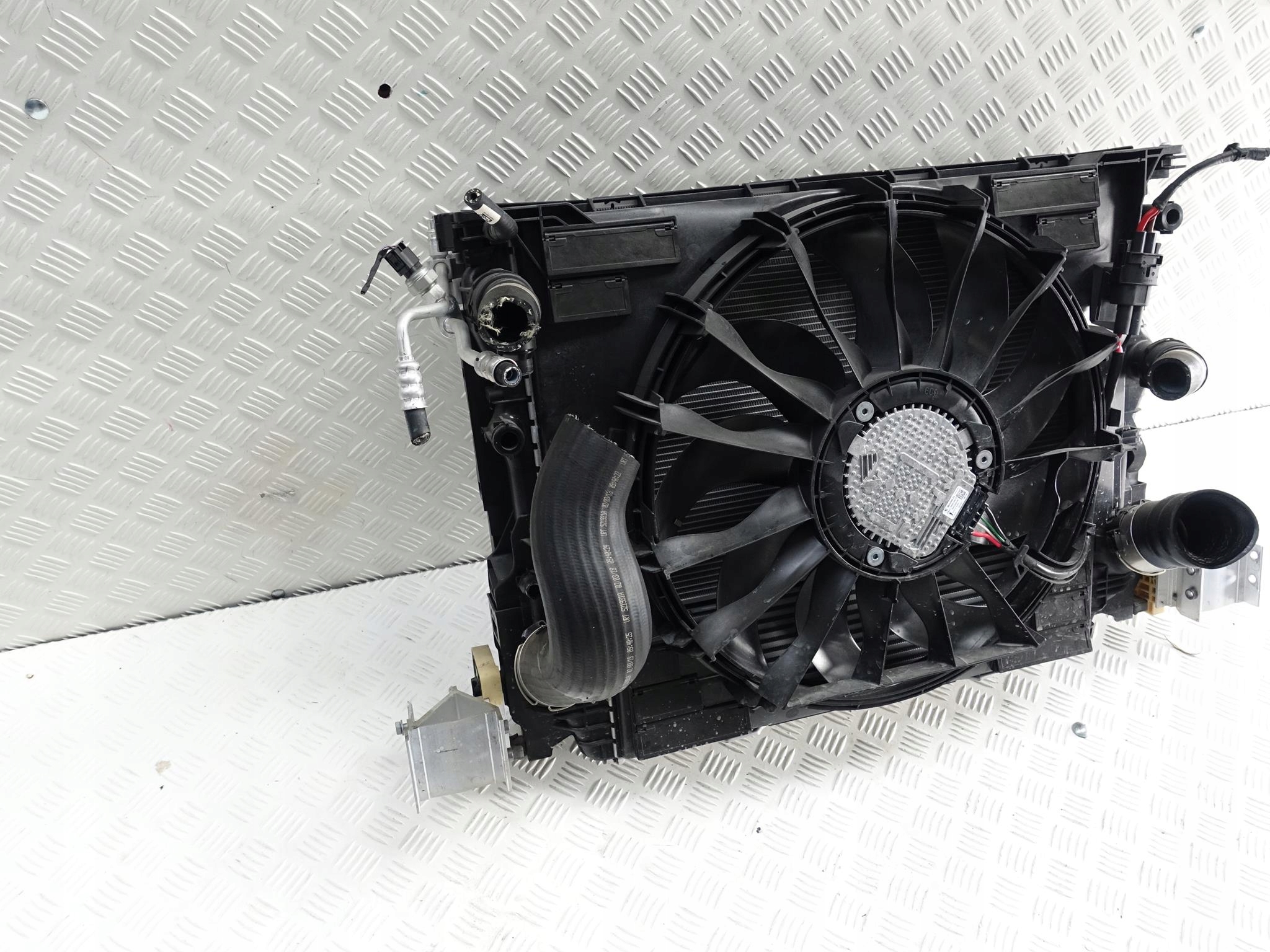 BMW 5 G31 G30 3.0Xd 265PS ZESTAW CHŁODNIC KOMPLET BMW 5 G31 G30 3.0Xd 265PS ZESTAW CHŁODNIC KOMPLET - obrazek 7