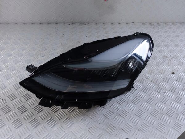 TESLA MODEL 3 III 17- LAMPA FULL LED LEWA PRZÓD EU TESLA MODEL 3 III 17- LAMPA FULL LED LEWA PRZÓD EU