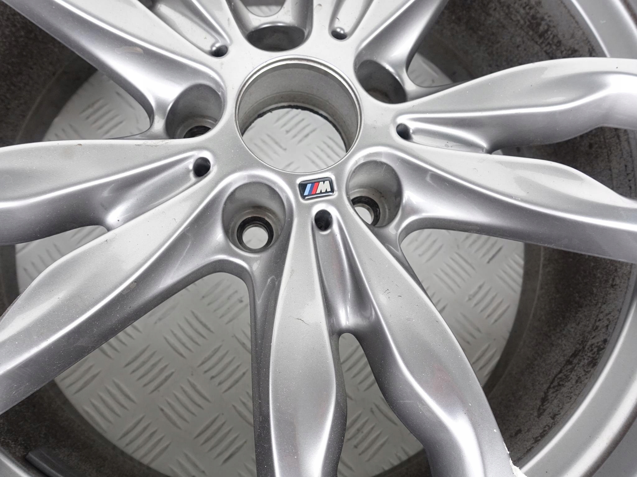 BMW F10 F12 F06 M PAKIET 8,5×20 IS33 5×120 FELGA BMW F10 F12 F06 M PAKIET 8,5x20 IS33 5x120 FELGA - obrazek 4
