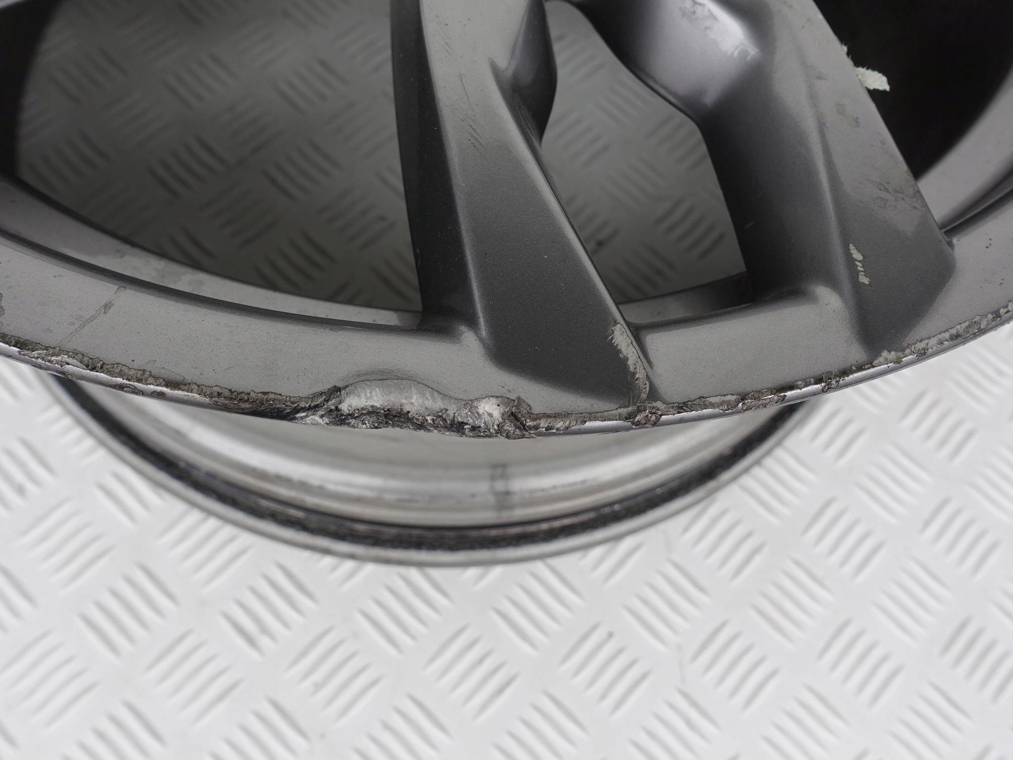 BMW F10 F12 F06 M PAKIET 8,5×20 IS33 5×120 FELGA BMW F10 F12 F06 M PAKIET 8,5x20 IS33 5x120 FELGA - obrazek 6