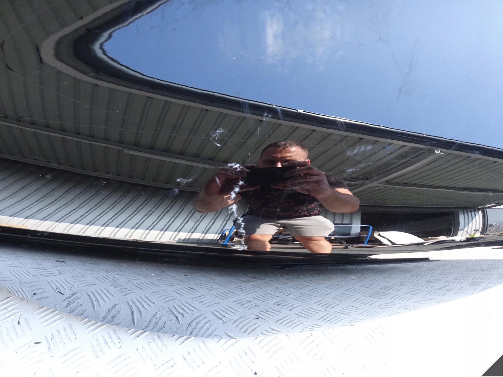 MCLAREN 570S BŁOTNIK OSŁONA PRAWY LUB LEWY TYŁ MCLAREN 570S BŁOTNIK OSŁONA PRAWY LUB LEWY TYŁ - obrazek 3