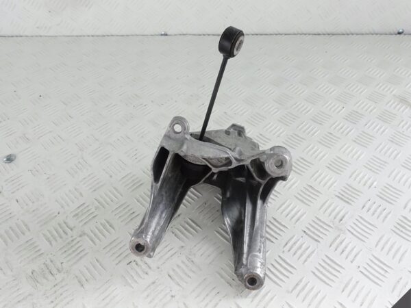 AUDI A4 A5 8W PODPORA ŁAPA SILNIKA MOCOWANIE AUDI A4 A5 8W PODPORA ŁAPA SILNIKA MOCOWANIE