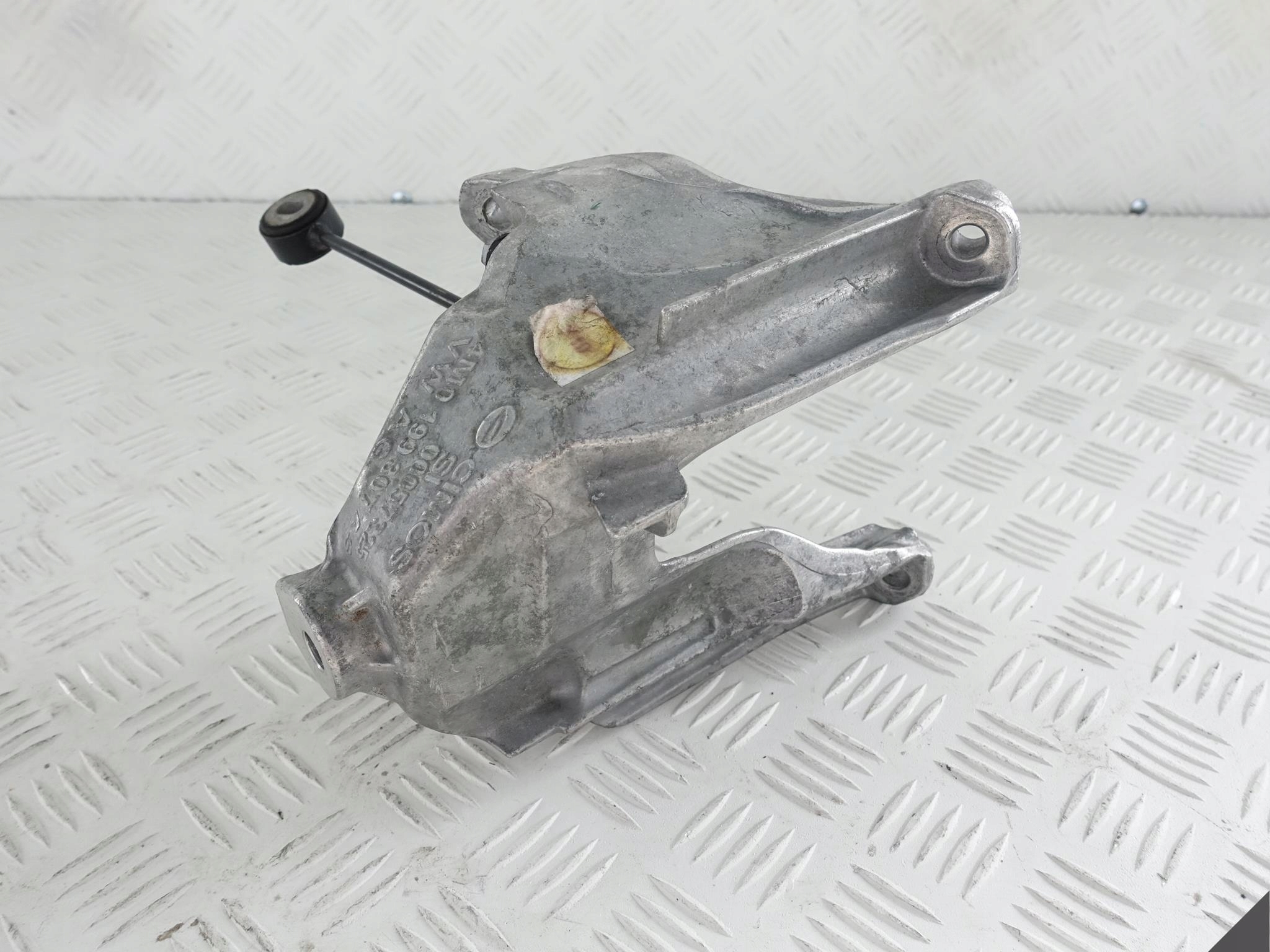 AUDI A4 A5 8W PODPORA ŁAPA SILNIKA MOCOWANIE AUDI A4 A5 8W PODPORA ŁAPA SILNIKA MOCOWANIE - obrazek 3