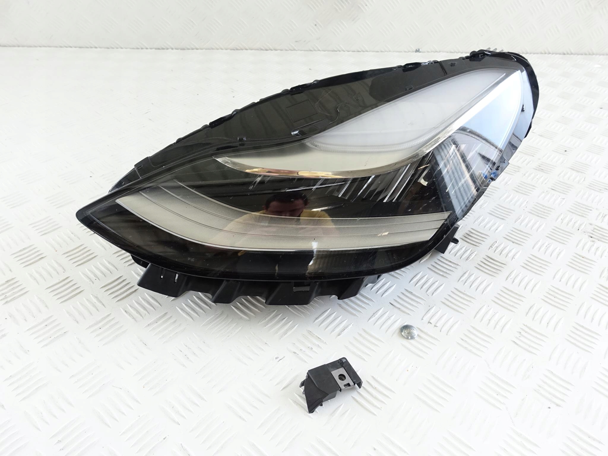 TESLA MODEL 3 III 17-20 LAMPA FULL LED LEWA PRZÓD TESLA MODEL 3 III 17-20 LAMPA FULL LED LEWA PRZÓD