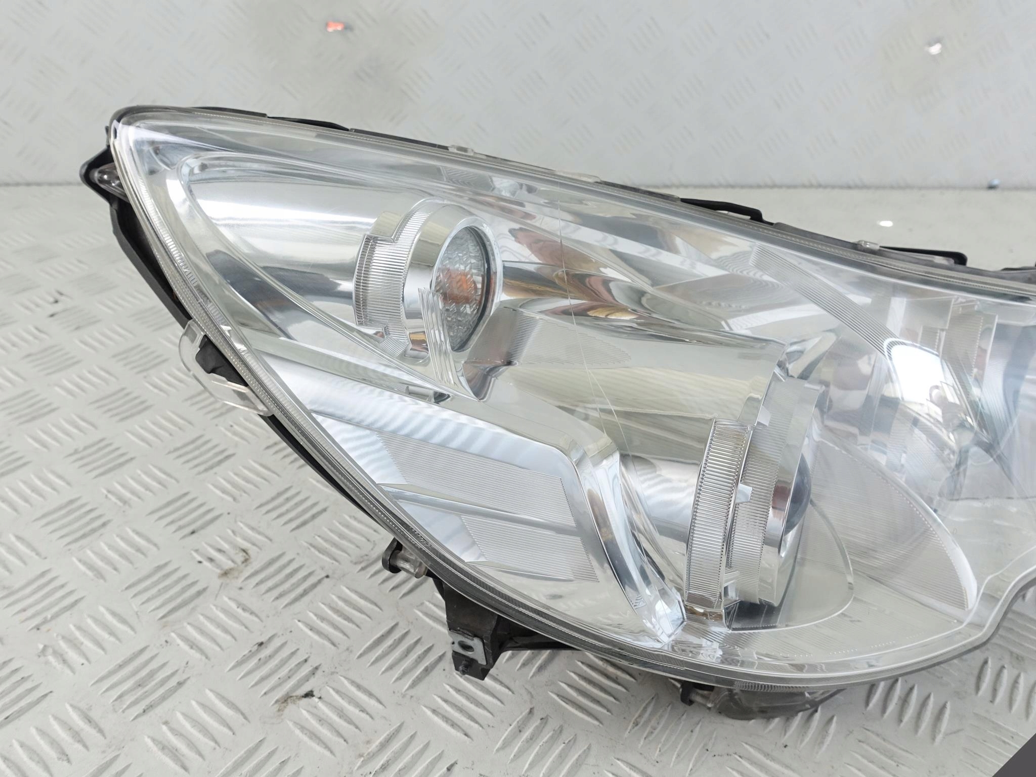 SUBARU LEGACY 5 V OUTBACK 4 IV 09-14 ZWYKŁA EU LAMPA SUBARU LEGACY 5 V OUTBACK 4 IV 09-14 ZWYKŁA EU LAMPA - obrazek 2