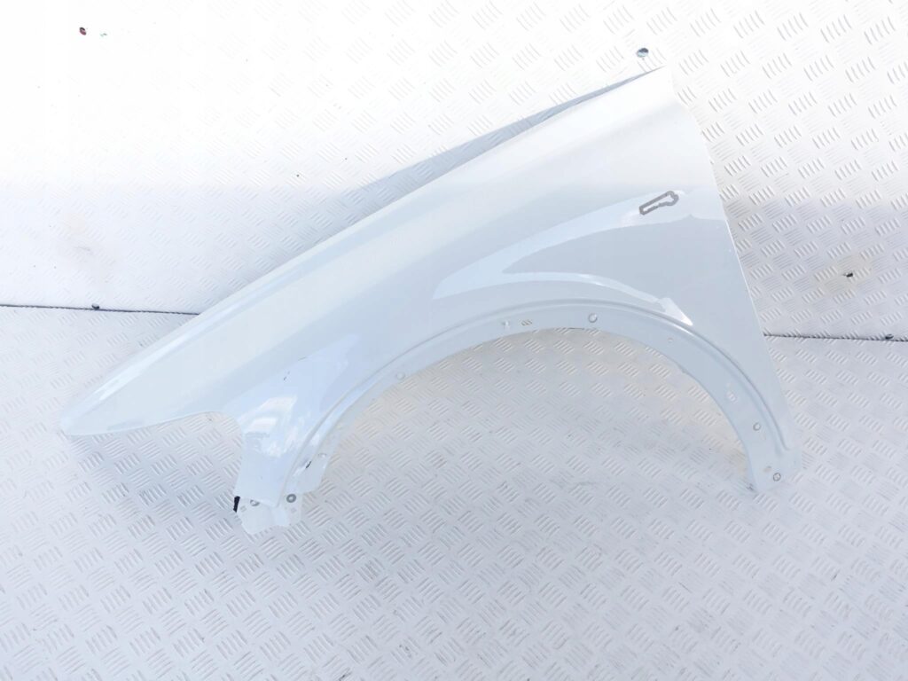 VOLVO C30 06 07-10 BŁOTNIK LEWY PRZOD PRZEDNI