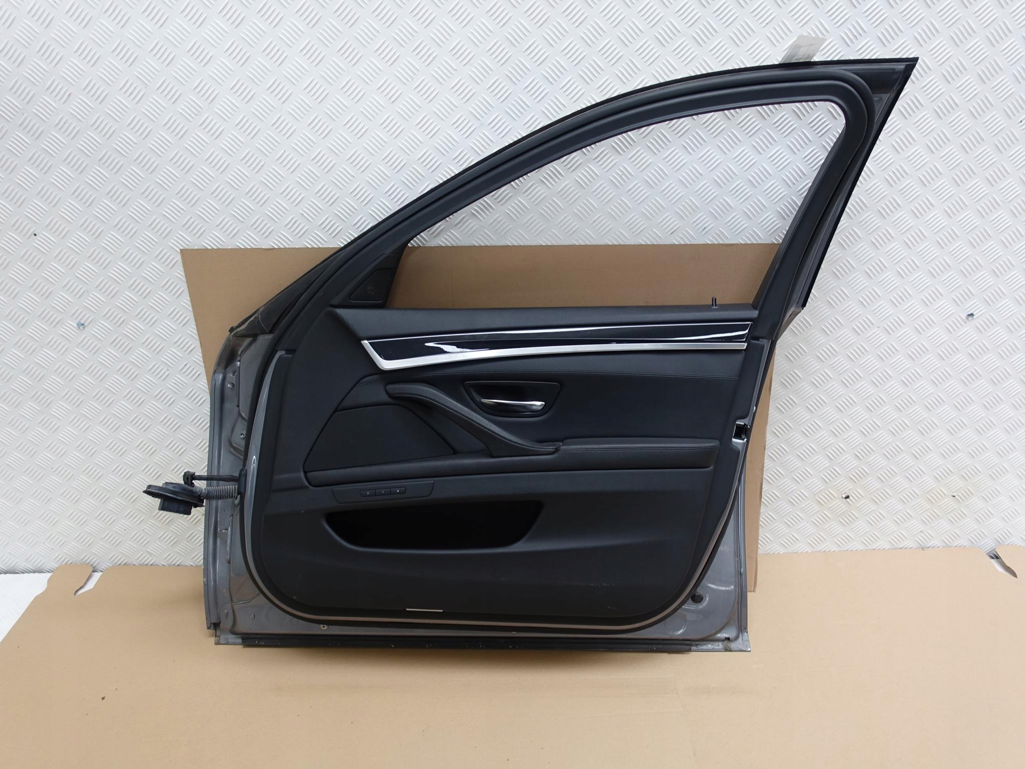 BMW 5 F10 F11 DRZWI PRAWE PRZÓD KOLOR A52 KOMPLET BMW 5 F10 F11 DRZWI PRAWE PRZÓD KOLOR A52 KOMPLET - obrazek 9