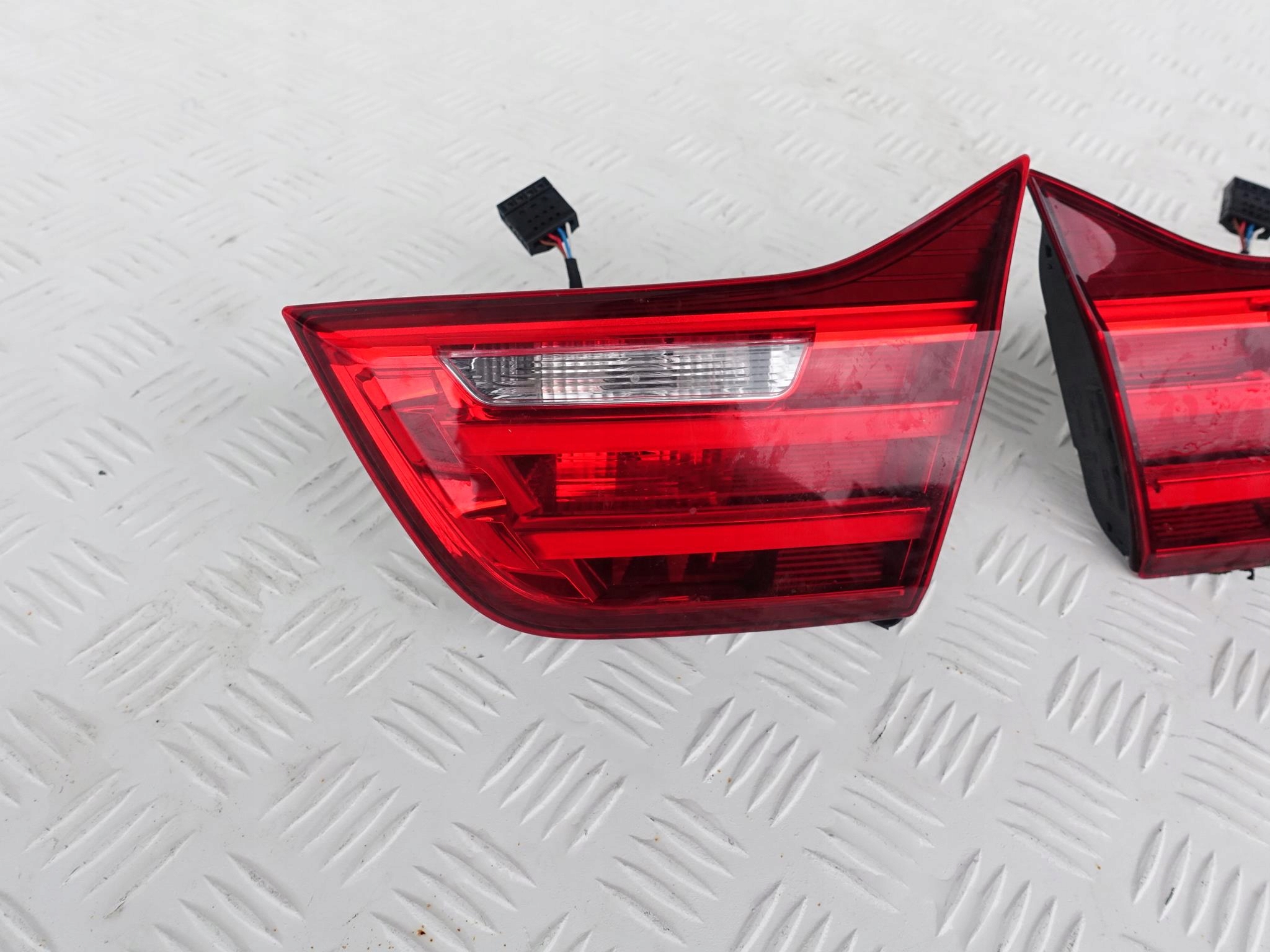 BMW M4 F82 M-POWER LED LAMPA TYŁ W KLAPĘ L LUB P BMW M4 F82 M-POWER LED LAMPA TYŁ W KLAPĘ L LUB P - obrazek 2