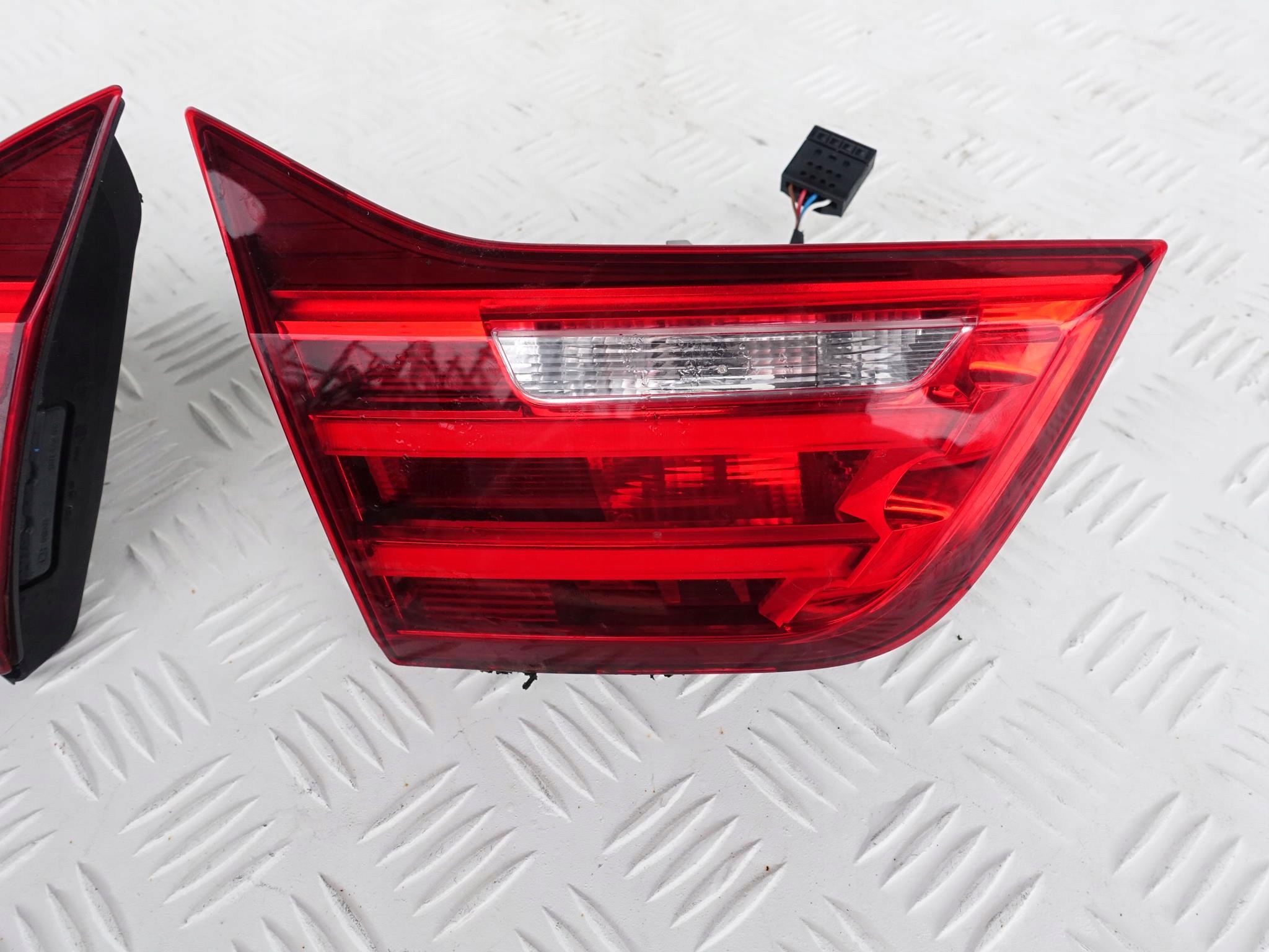 BMW M4 F82 M-POWER LED LAMPA TYŁ W KLAPĘ L LUB P BMW M4 F82 M-POWER LED LAMPA TYŁ W KLAPĘ L LUB P - obrazek 3