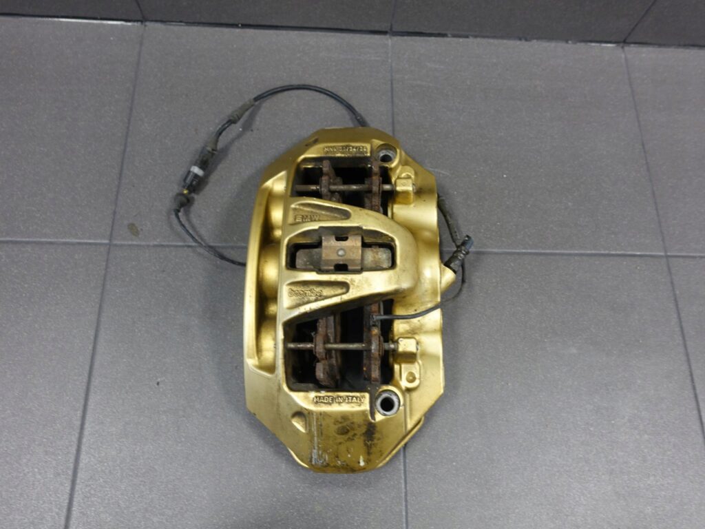 BMW M3 F80 M4 F82 F83 ZACISK GOLD ZŁOTY 20A881031A