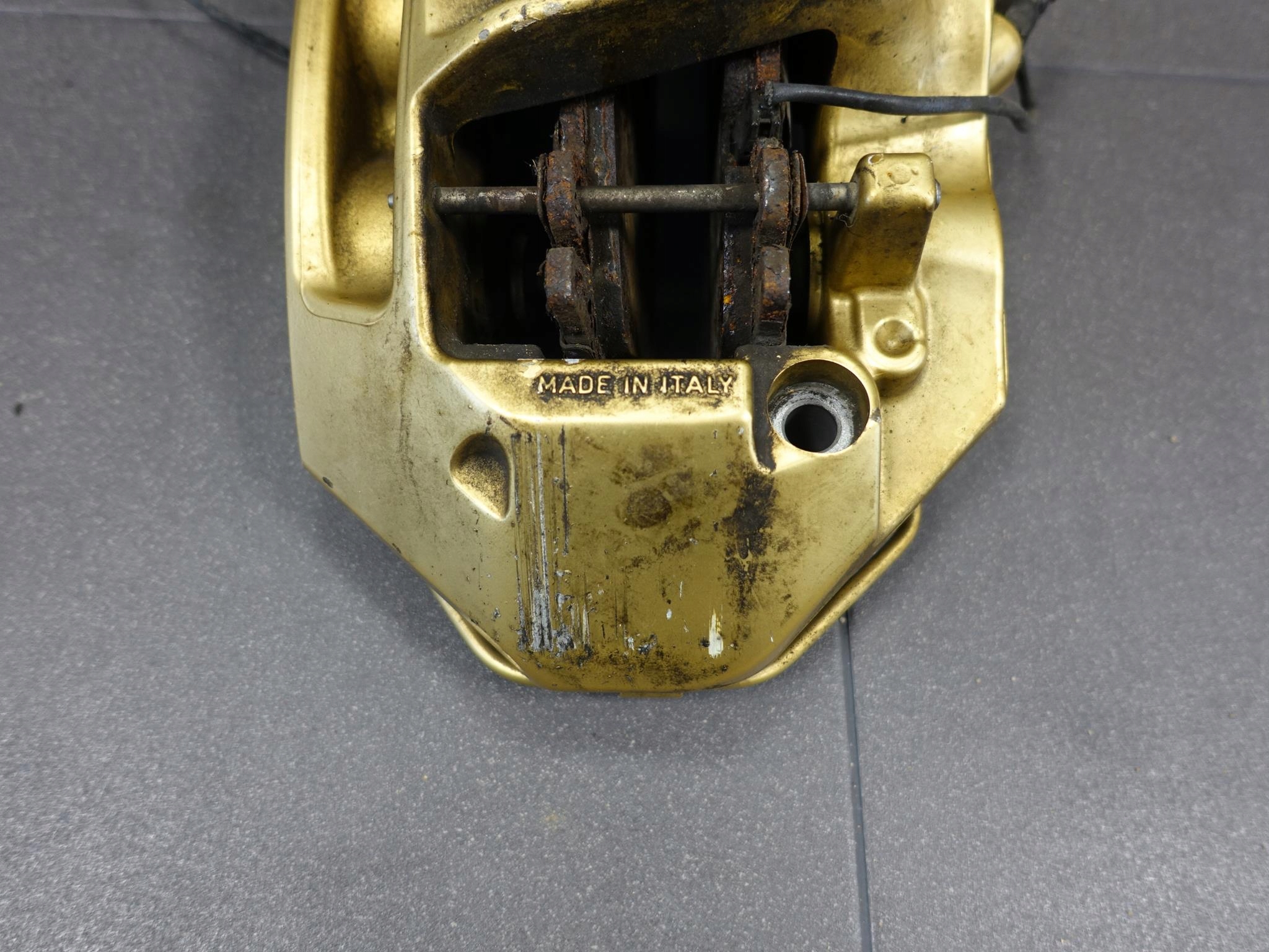 BMW M3 F80 M4 F82 F83 ZACISK GOLD ZŁOTY 20A881031A BMW M3 F80 M4 F82 F83 ZACISK GOLD ZŁOTY 20A881031A - obrazek 2