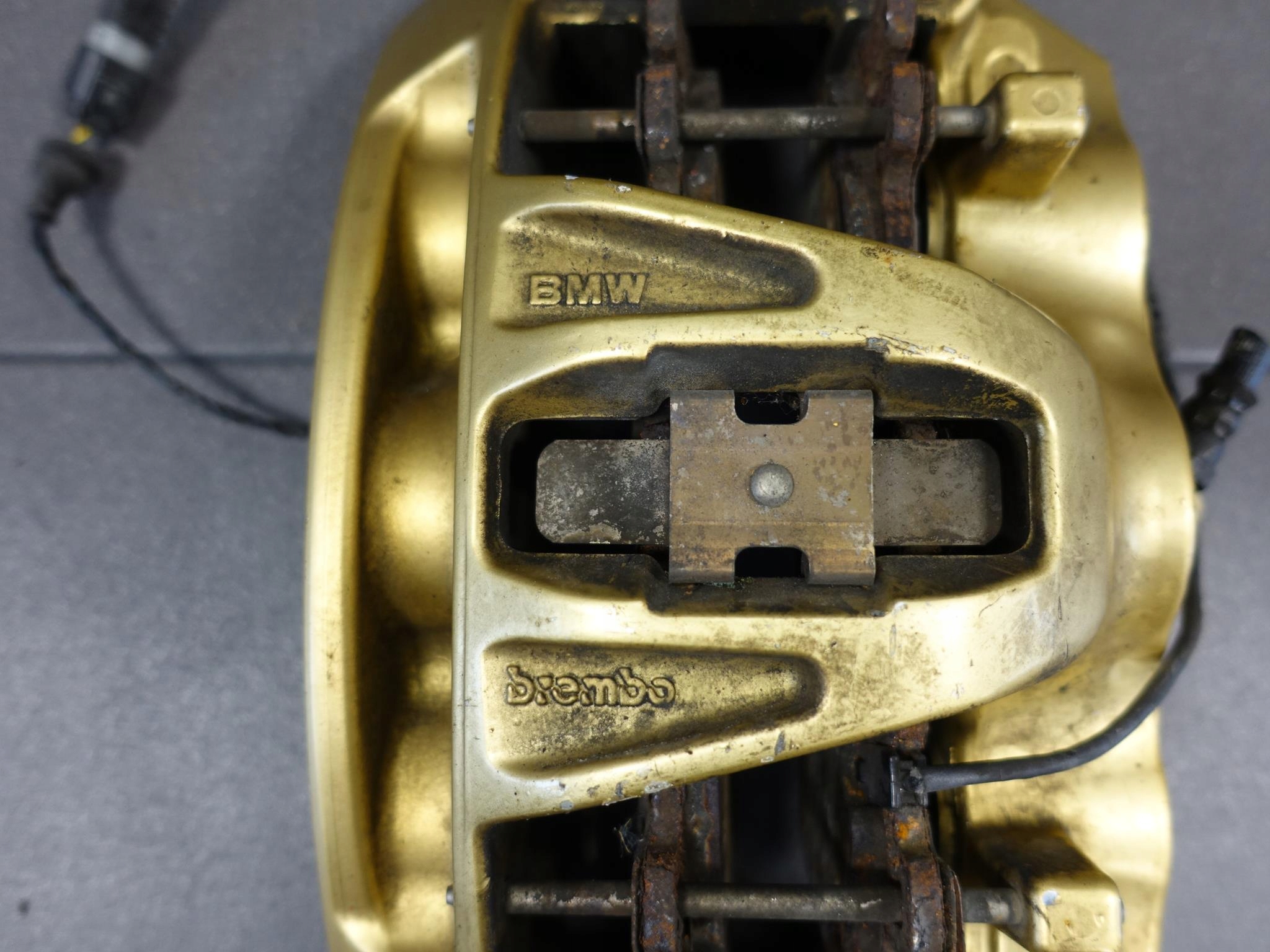 BMW M3 F80 M4 F82 F83 ZACISK GOLD ZŁOTY 20A881031A BMW M3 F80 M4 F82 F83 ZACISK GOLD ZŁOTY 20A881031A - obrazek 4