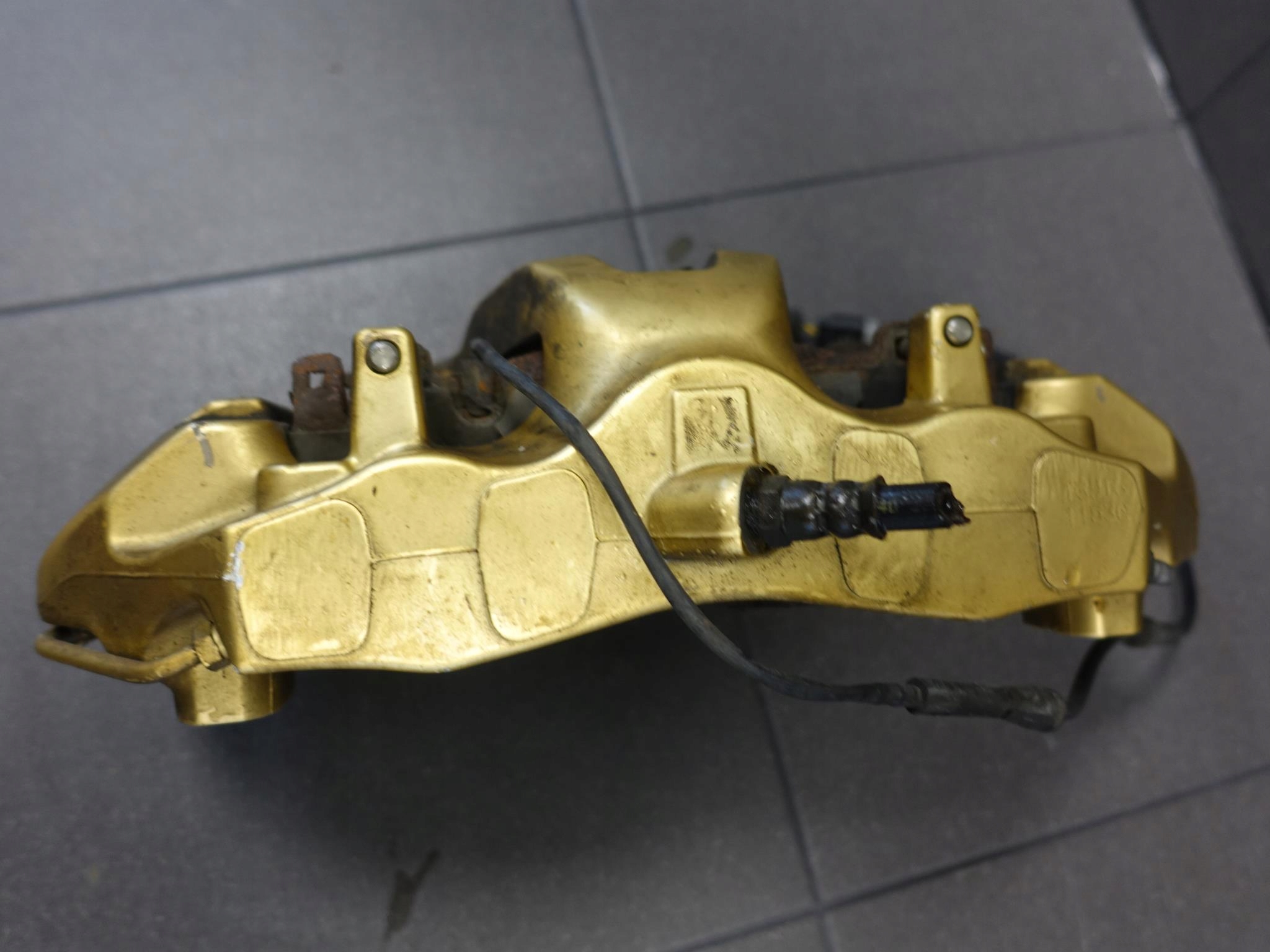 BMW M3 F80 M4 F82 F83 ZACISK GOLD ZŁOTY 20A881031A BMW M3 F80 M4 F82 F83 ZACISK GOLD ZŁOTY 20A881031A - obrazek 5
