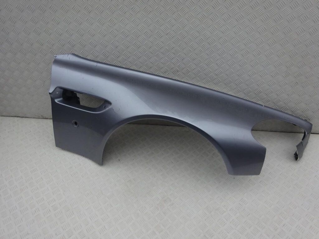 ASTON MARTIN VANTAGE V12 BŁOTNIK PRAWY PRZOD