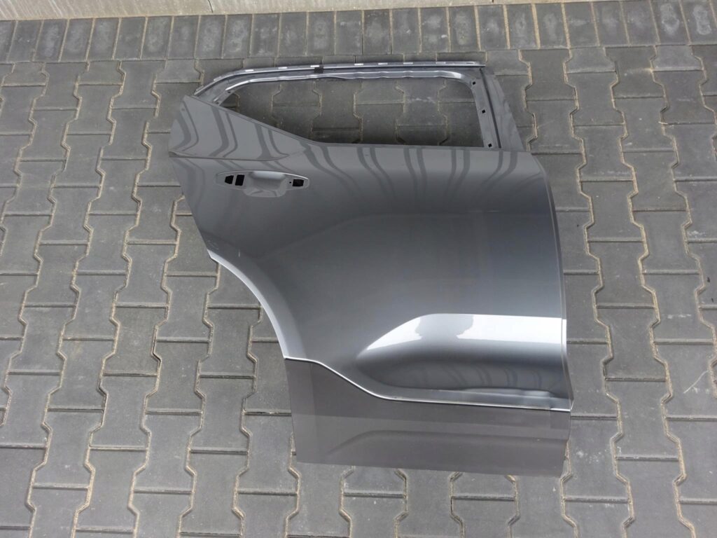VOLVO XC40 II 17- DRZWI PRAWE TYŁ TYLNE VOLVO XC40 II 17- DRZWI PRAWE TYŁ TYLNE