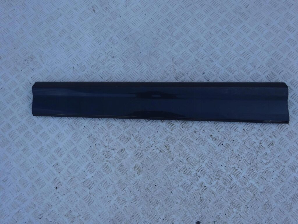 AUDI Q2 LISTWA DRZWI PRAWA DOLNA PRZÓD 81A853960B AUDI Q2 LISTWA DRZWI PRAWA DOLNA PRZÓD 81A853960B