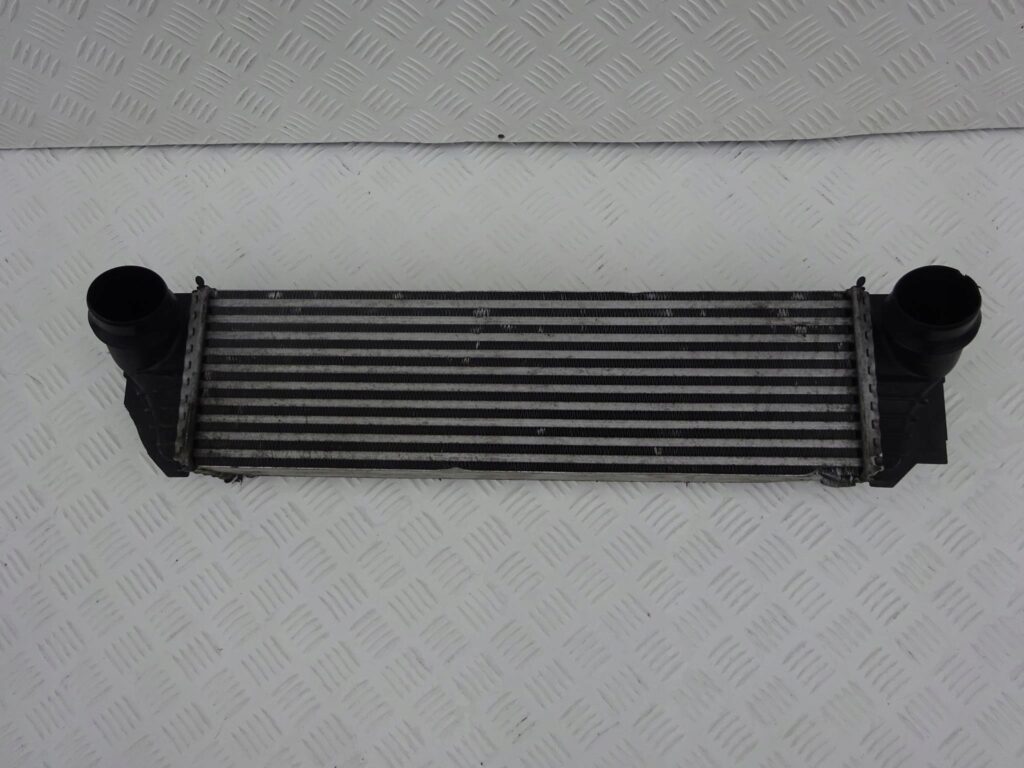 BMW F10 F11 F07 F01 INTERCOOLER 7805629 BMW F10 F11 F07 F01 INTERCOOLER 7805629