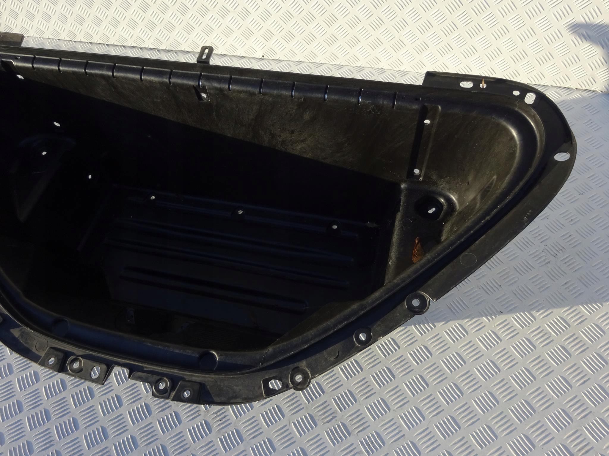 TESLA S LIFT KUFER BAGAŻNIK WANNA 1060453-00-D TESLA S LIFT KUFER BAGAŻNIK WANNA 1060453-00-D - obrazek 3